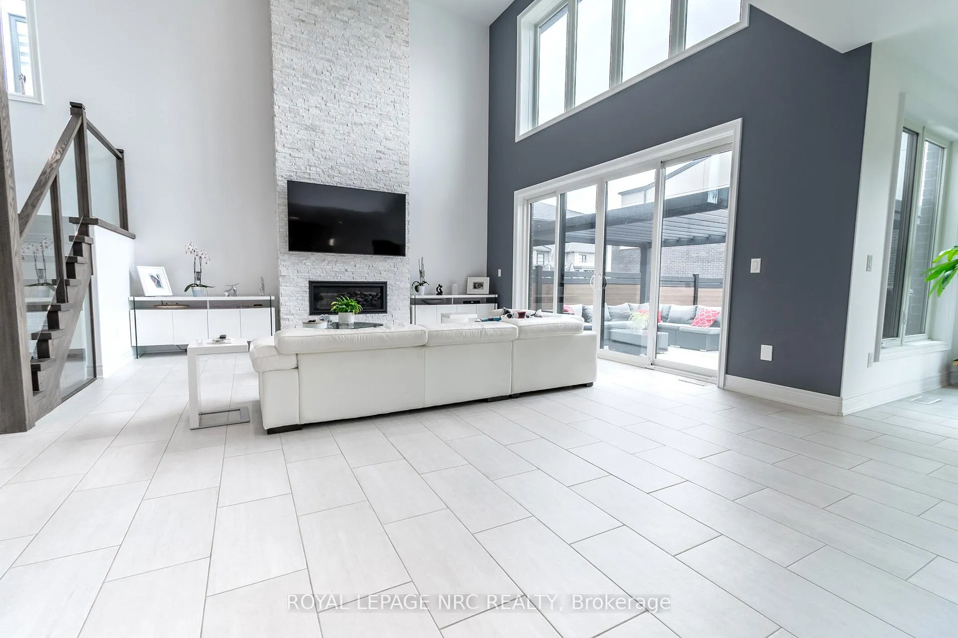 Photo 21 of 8945 Emily Boulevard, Niagara Falls, Brown — HOMEH