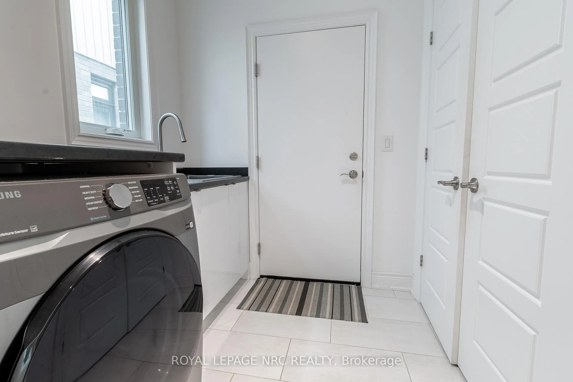 Photo 23 of 8945 Emily Boulevard, Niagara Falls, Brown — HOMEH