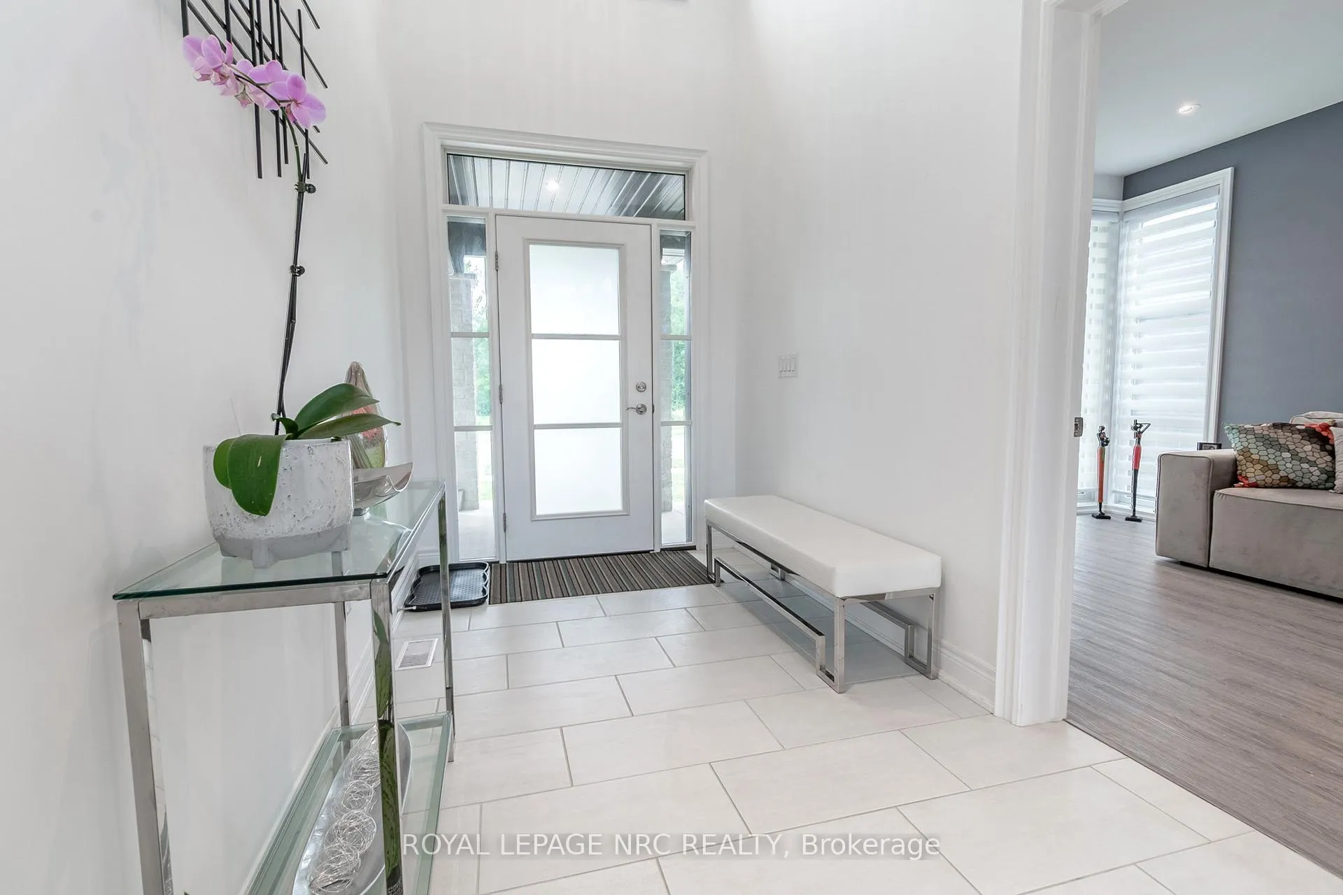 Photo 24 of 8945 Emily Boulevard, Niagara Falls, Brown — HOMEH