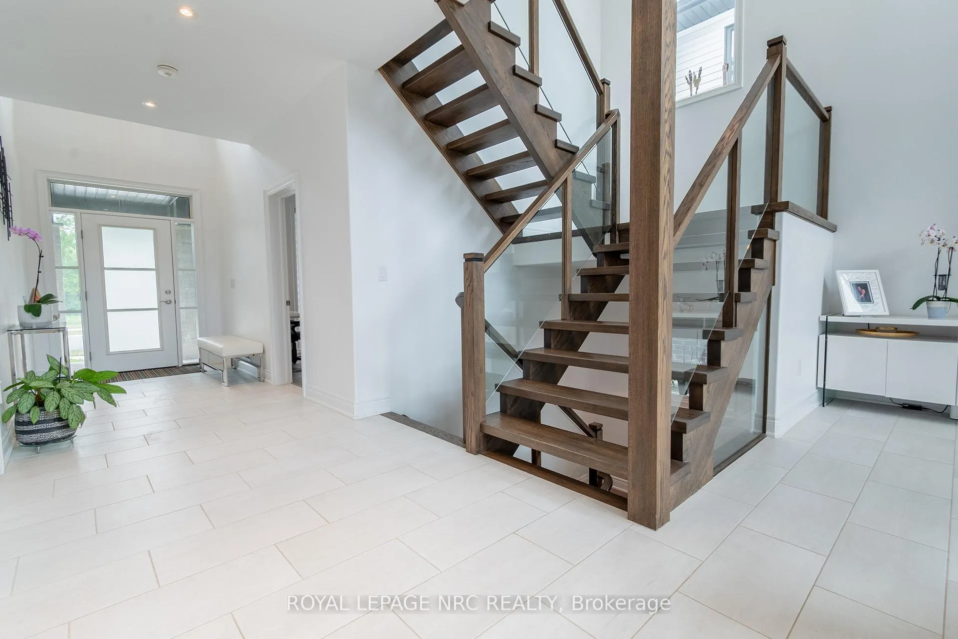 Photo 26 of 8945 Emily Boulevard, Niagara Falls, Brown — HOMEH