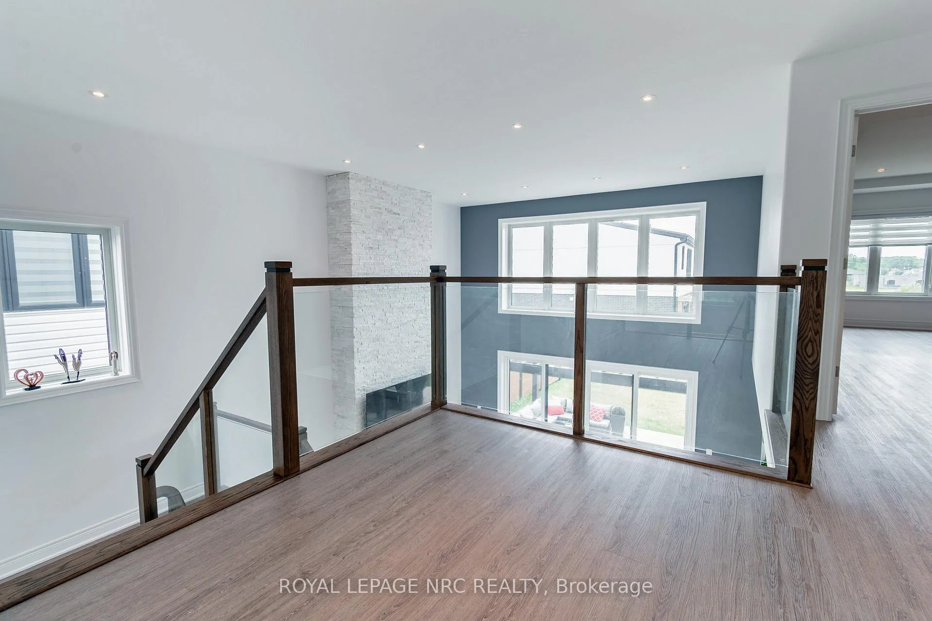 Photo 27 of 8945 Emily Boulevard, Niagara Falls, Brown — HOMEH