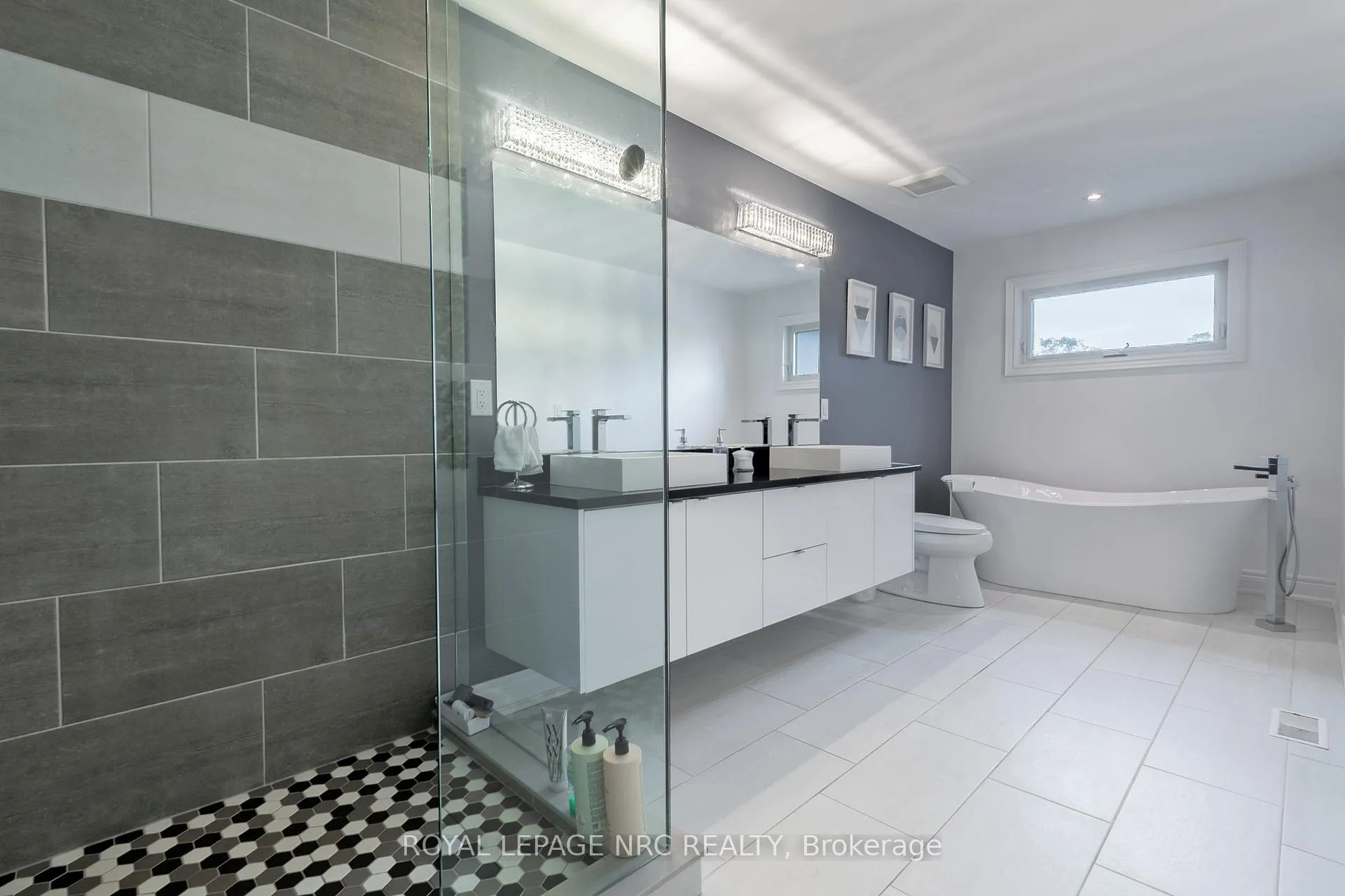 Photo 30 of 8945 Emily Boulevard, Niagara Falls, Brown — HOMEH
