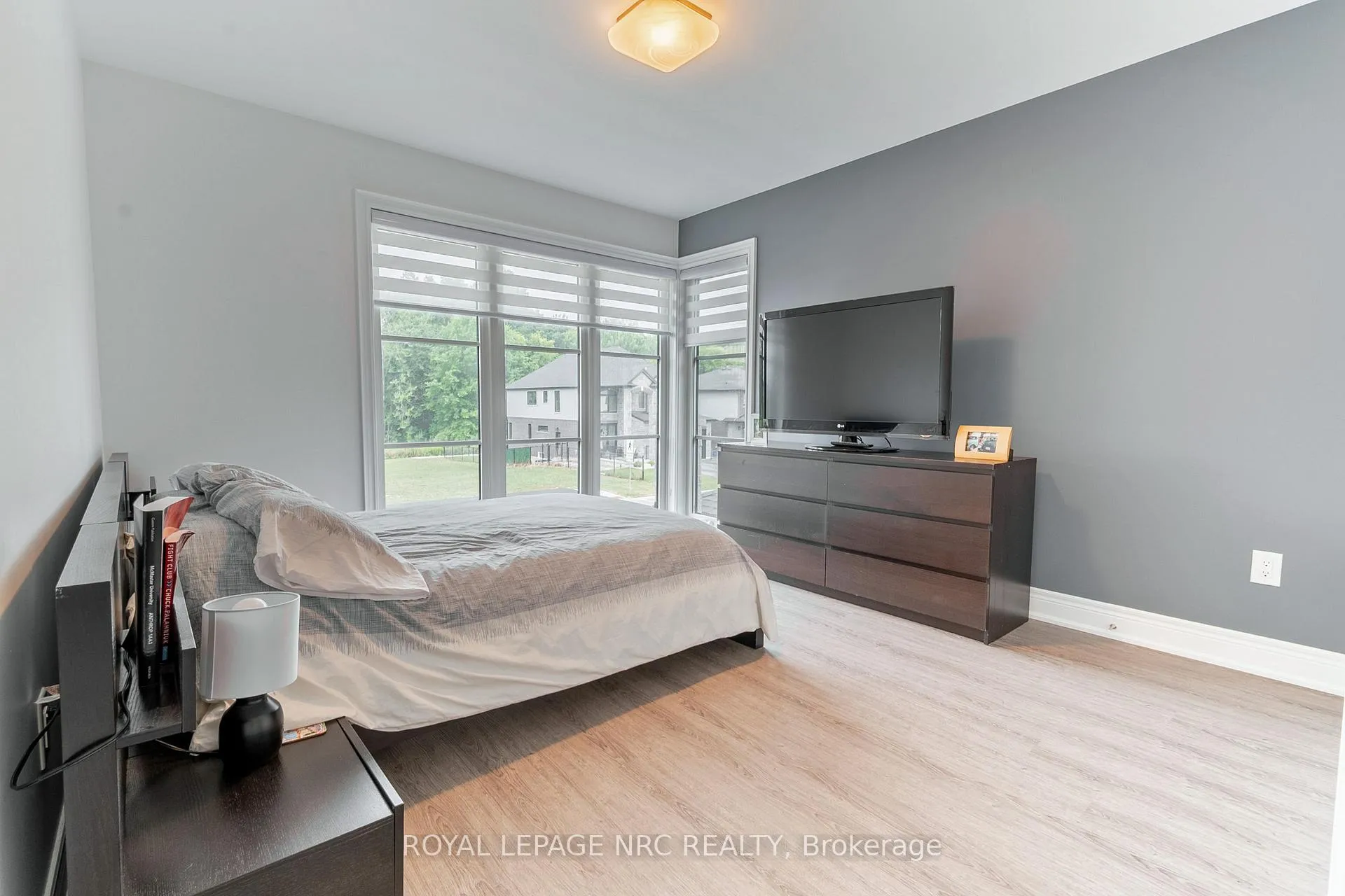 Photo 33 of 8945 Emily Boulevard, Niagara Falls, Brown — HOMEH
