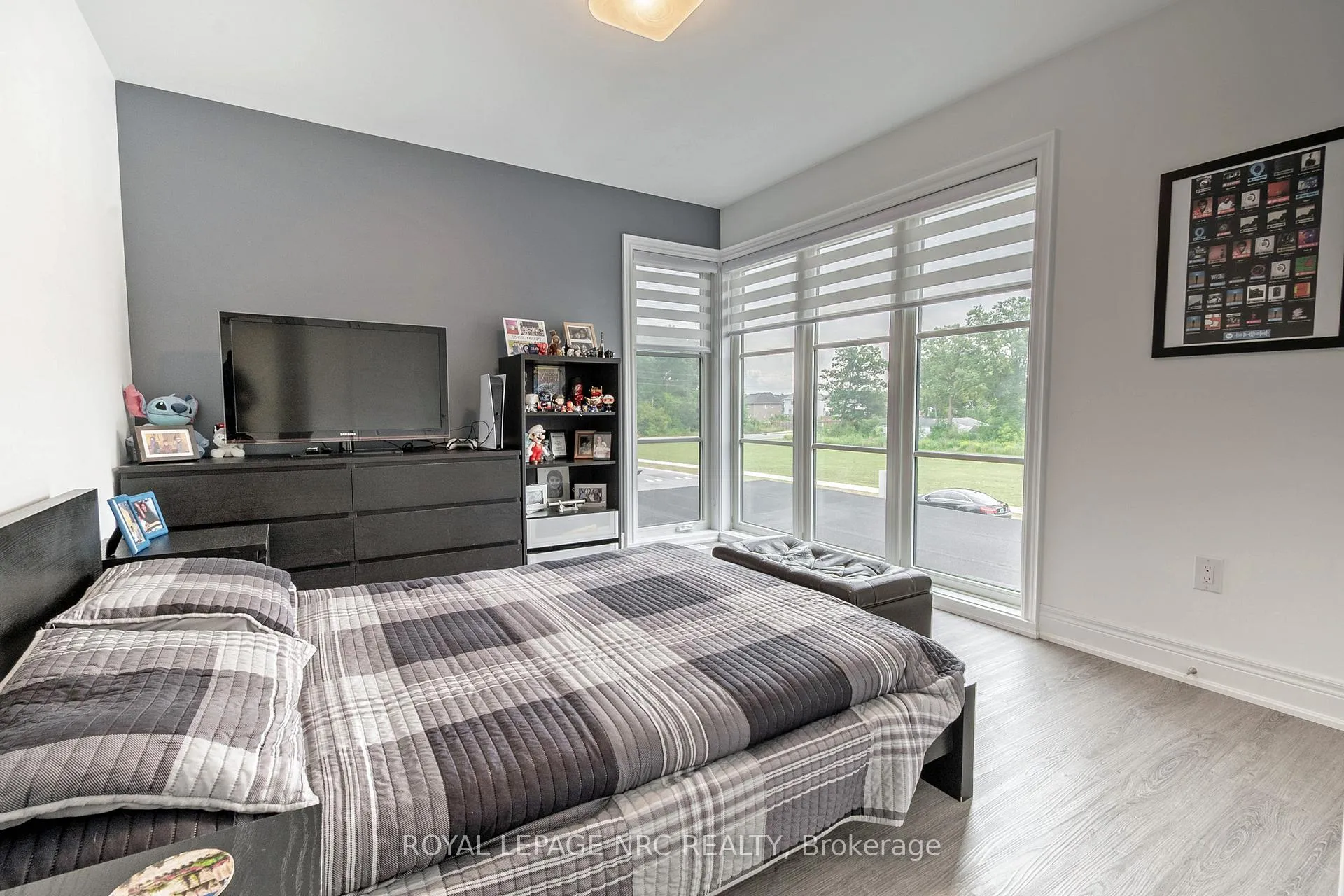 Photo 34 of 8945 Emily Boulevard, Niagara Falls, Brown — HOMEH