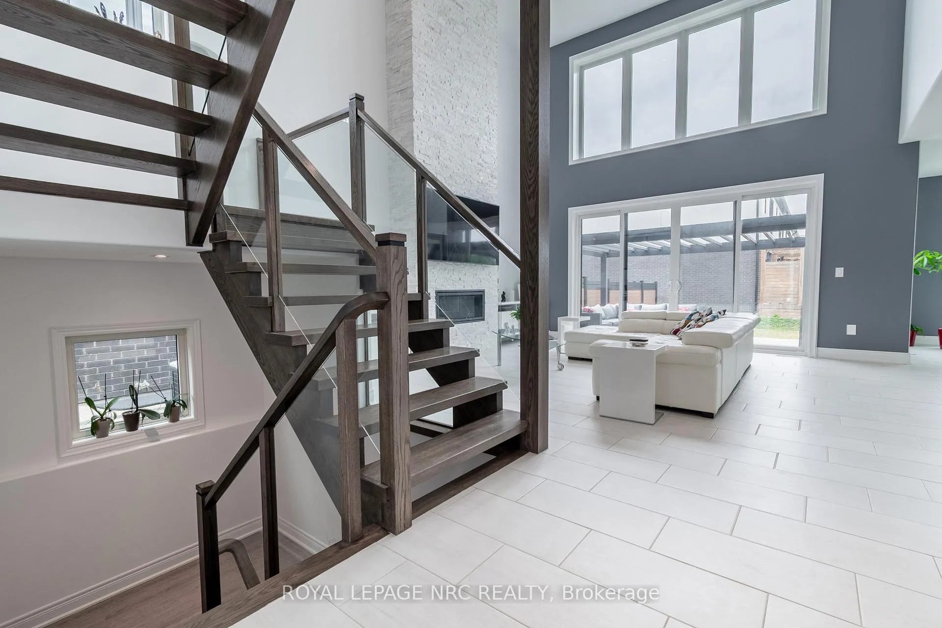 Photo 36 of 8945 Emily Boulevard, Niagara Falls, Brown — HOMEH