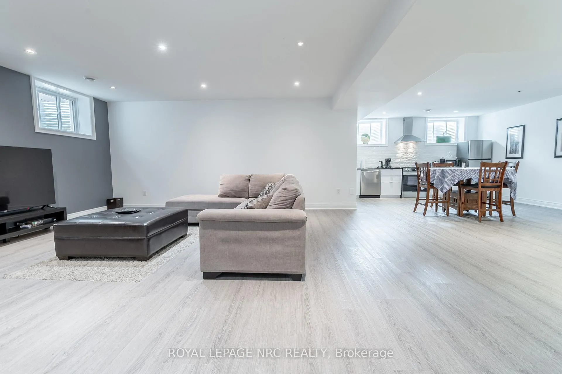 Photo 38 of 8945 Emily Boulevard, Niagara Falls, Brown — HOMEH