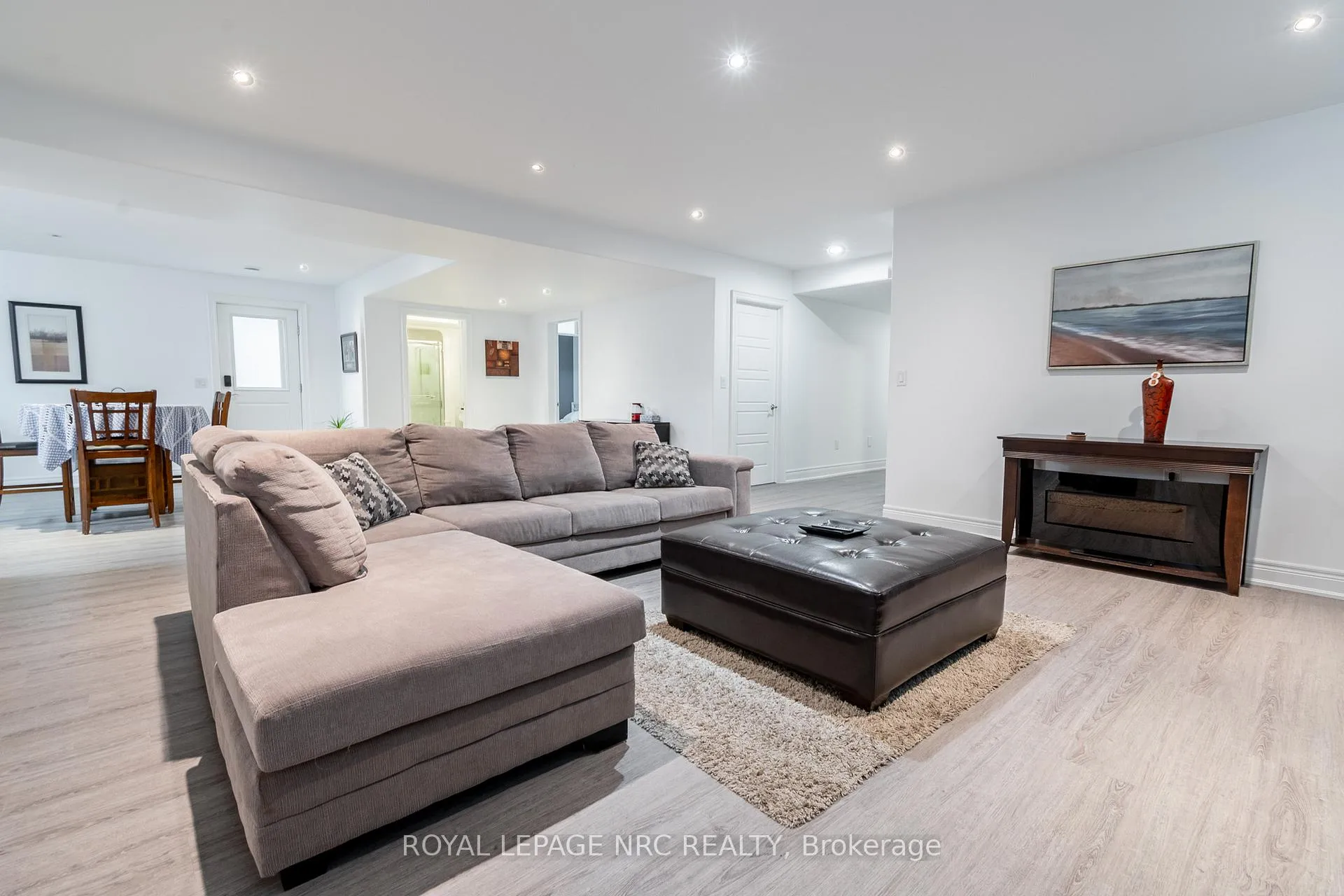 Photo 40 of 8945 Emily Boulevard, Niagara Falls, Brown — HOMEH