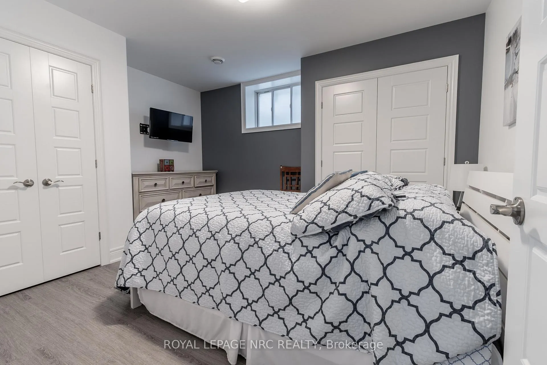 Photo 42 of 8945 Emily Boulevard, Niagara Falls, Brown — HOMEH