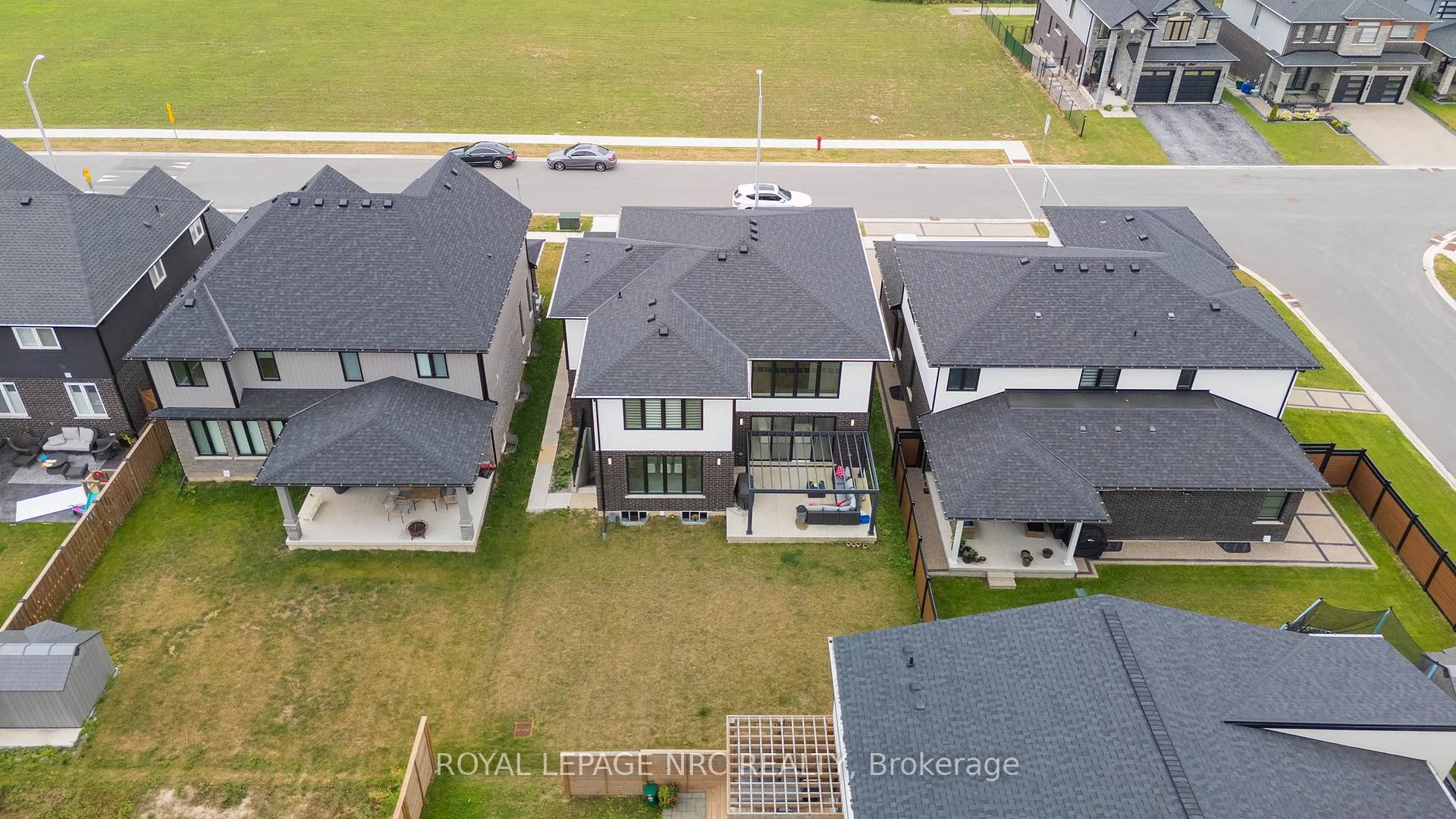 Photo 49 of 8945 Emily Boulevard, Niagara Falls, Brown — HOMEH