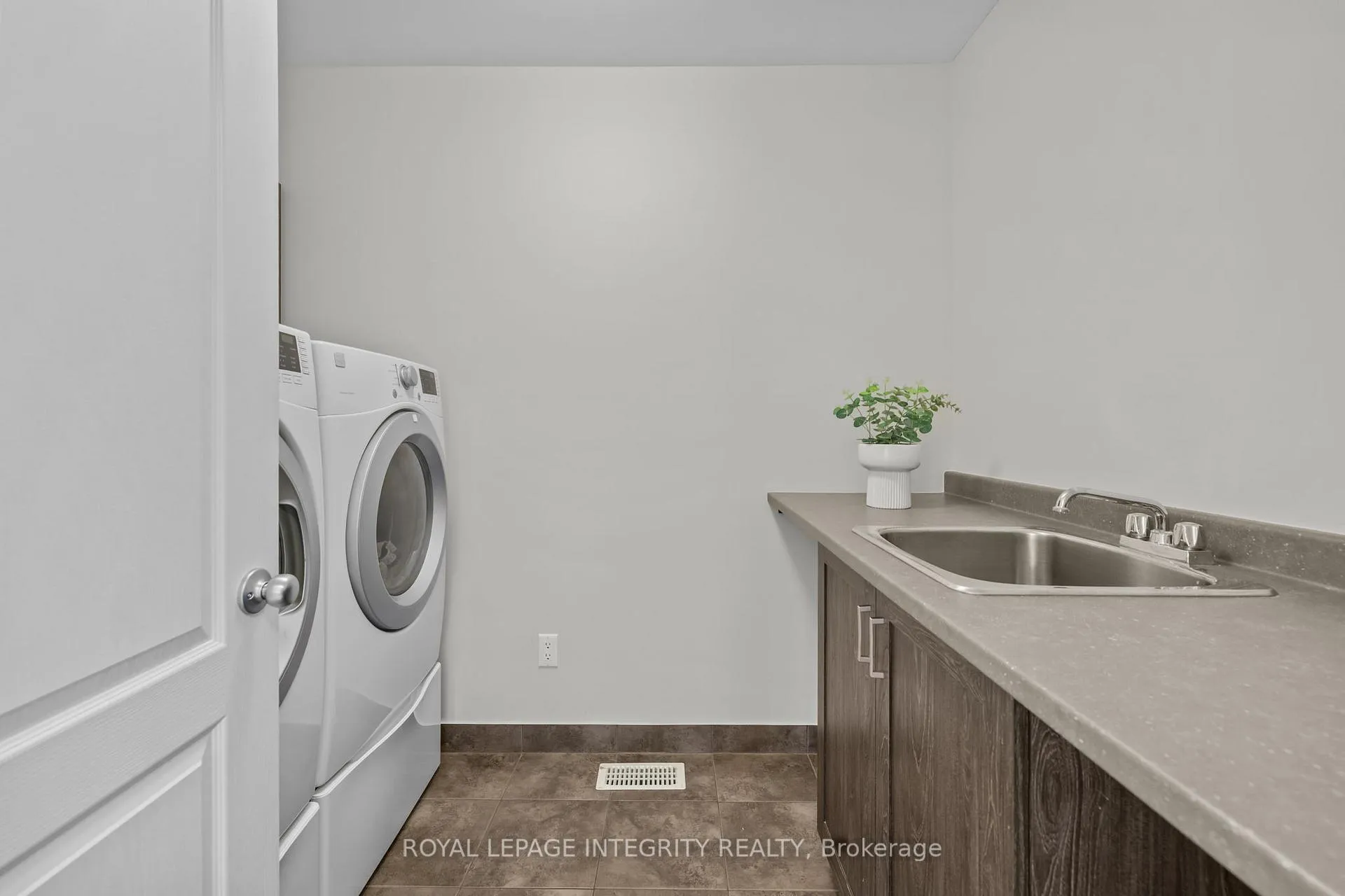 Photo 25 of 377 Warmstone Drive, Ottawa, Stittsville (North) — HOMEH
