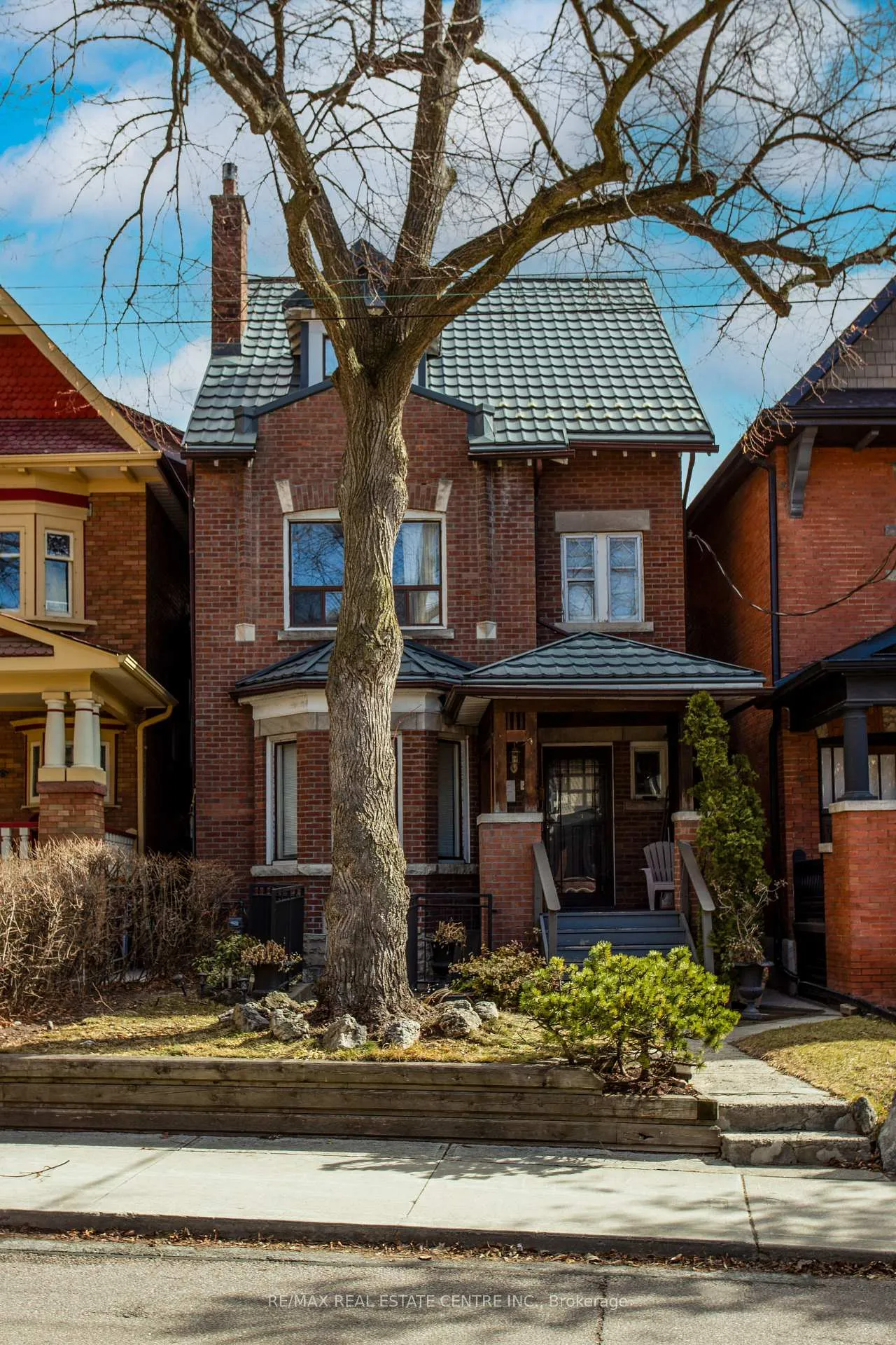 Photo 2 of 213 Indian Road, Toronto, High Park-Swansea — HOMEH