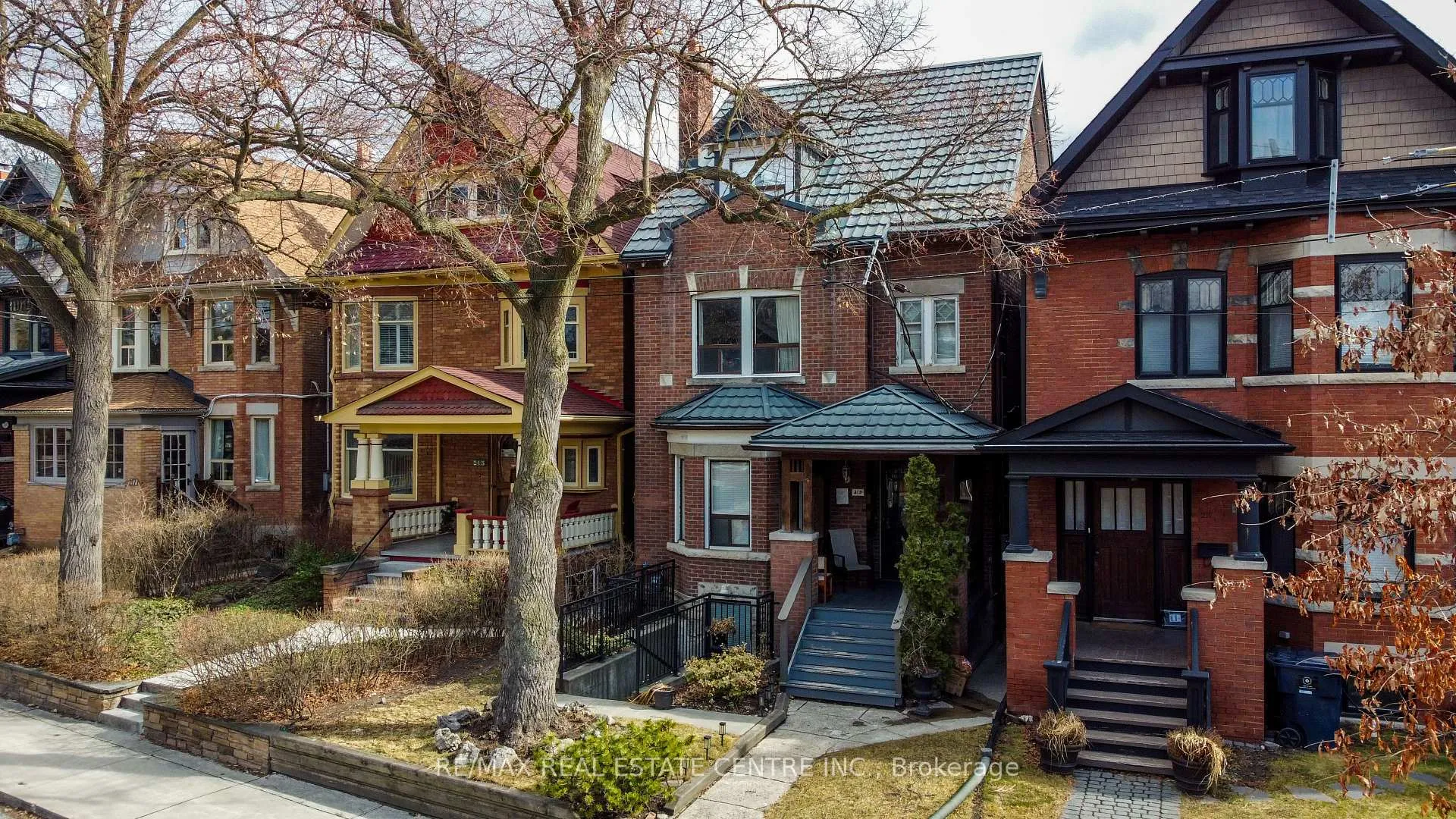 Photo 3 of 213 Indian Road, Toronto, High Park-Swansea — HOMEH