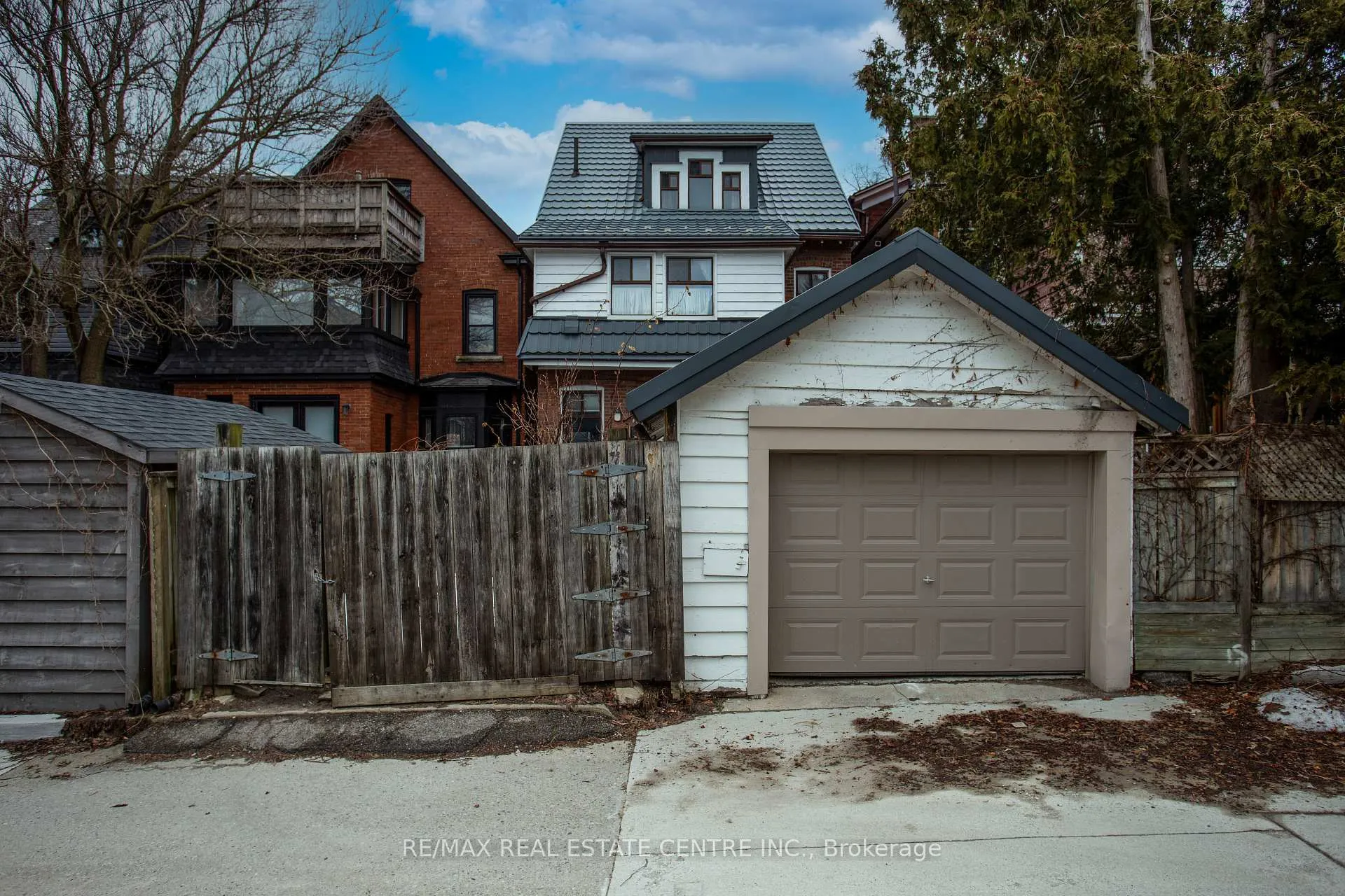 Photo 6 of 213 Indian Road, Toronto, High Park-Swansea — HOMEH