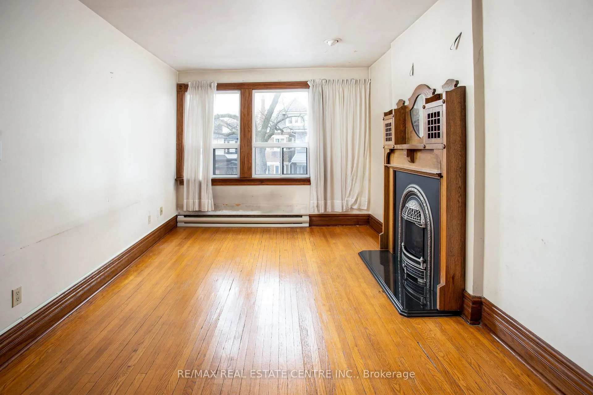 Photo 9 of 213 Indian Road, Toronto, High Park-Swansea — HOMEH