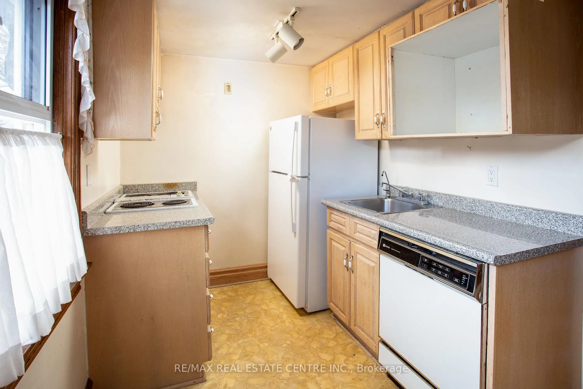 Photo 12 of 213 Indian Road, Toronto, High Park-Swansea — HOMEH