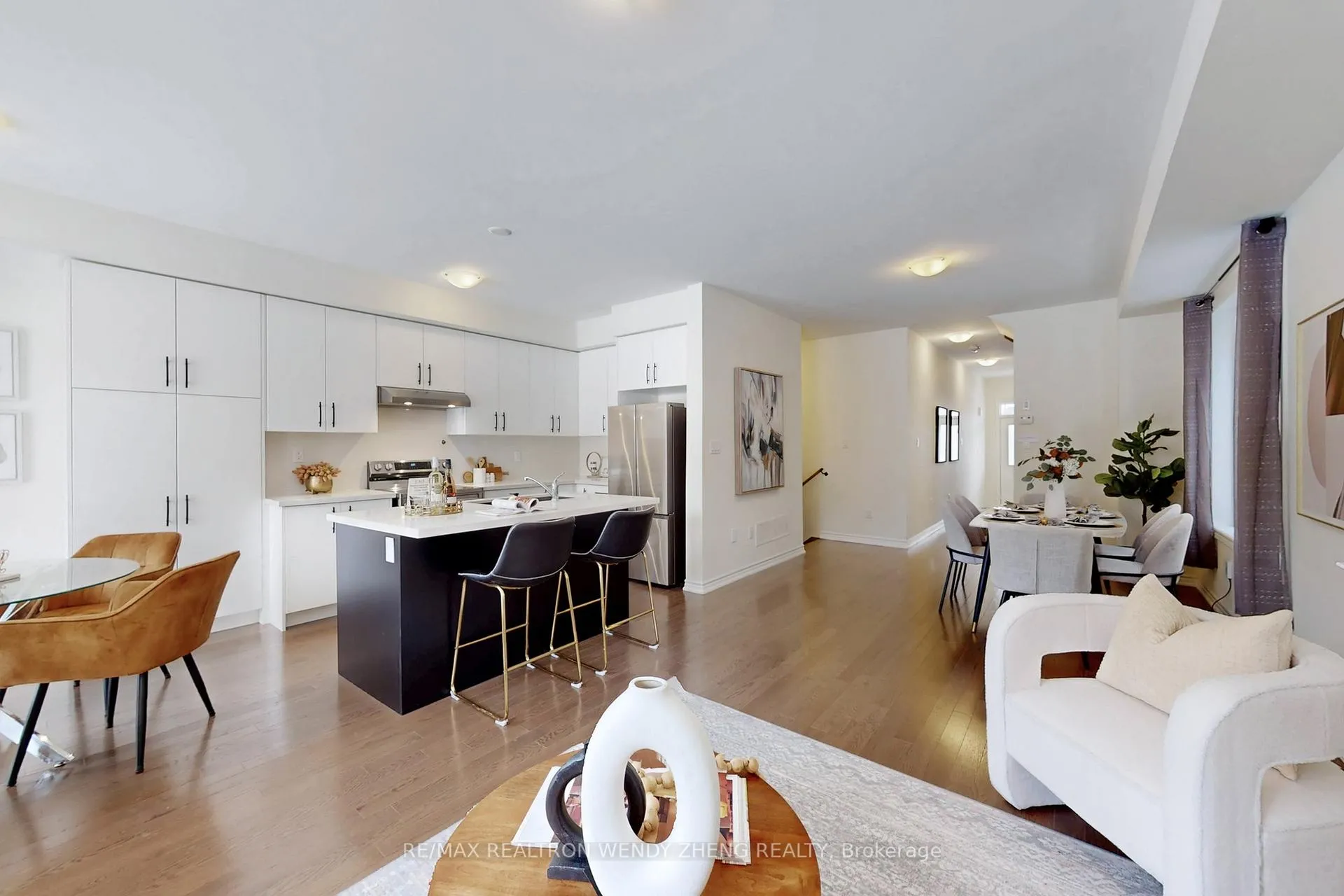 Photo 8 of 4 Armilia Place, Whitby, Williamsburg — HOMEH