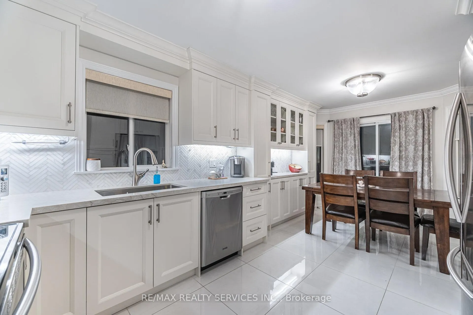Photo 11 of 13 Emily Carr Crescent, Caledon, Bolton West — HOMEH