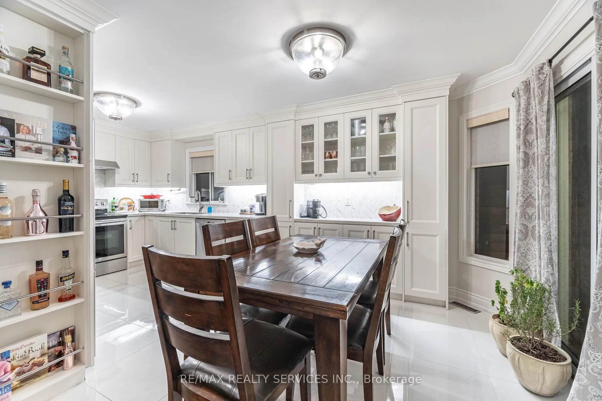 Photo 12 of 13 Emily Carr Crescent, Caledon, Bolton West — HOMEH