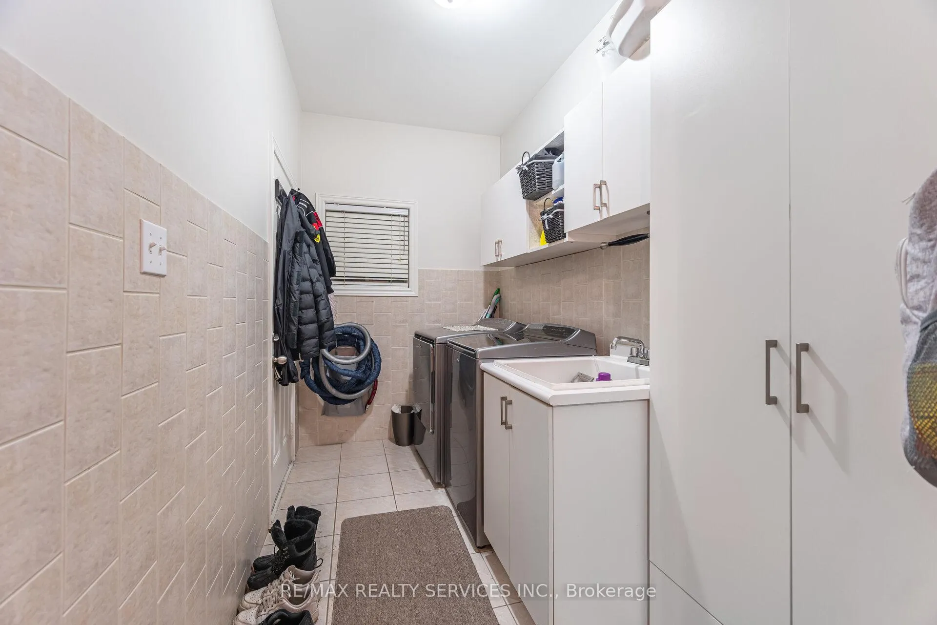 Photo 18 of 13 Emily Carr Crescent, Caledon, Bolton West — HOMEH