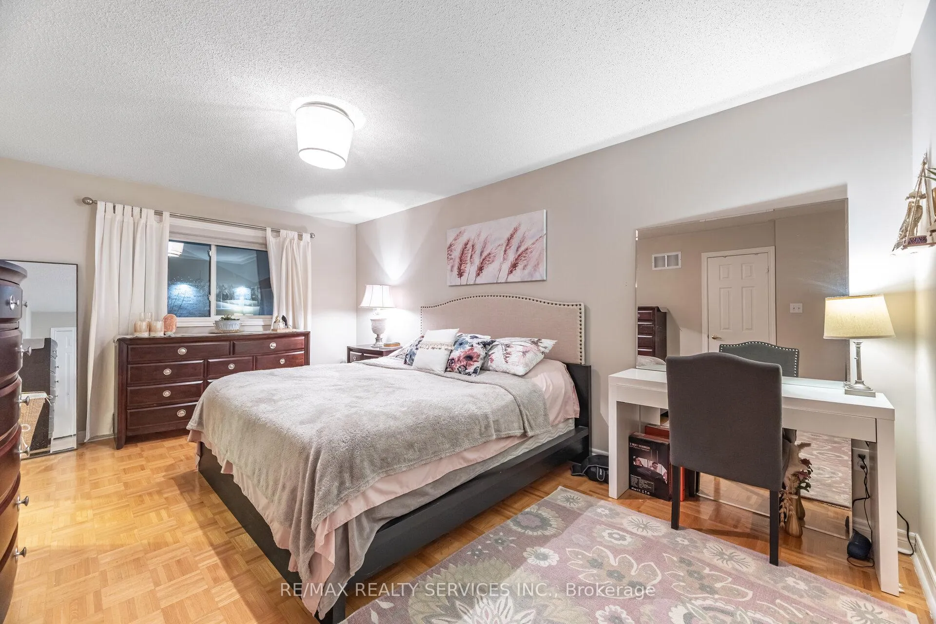 Photo 21 of 13 Emily Carr Crescent, Caledon, Bolton West — HOMEH
