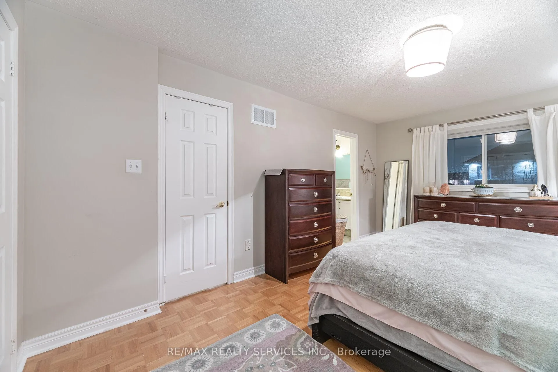 Photo 24 of 13 Emily Carr Crescent, Caledon, Bolton West — HOMEH