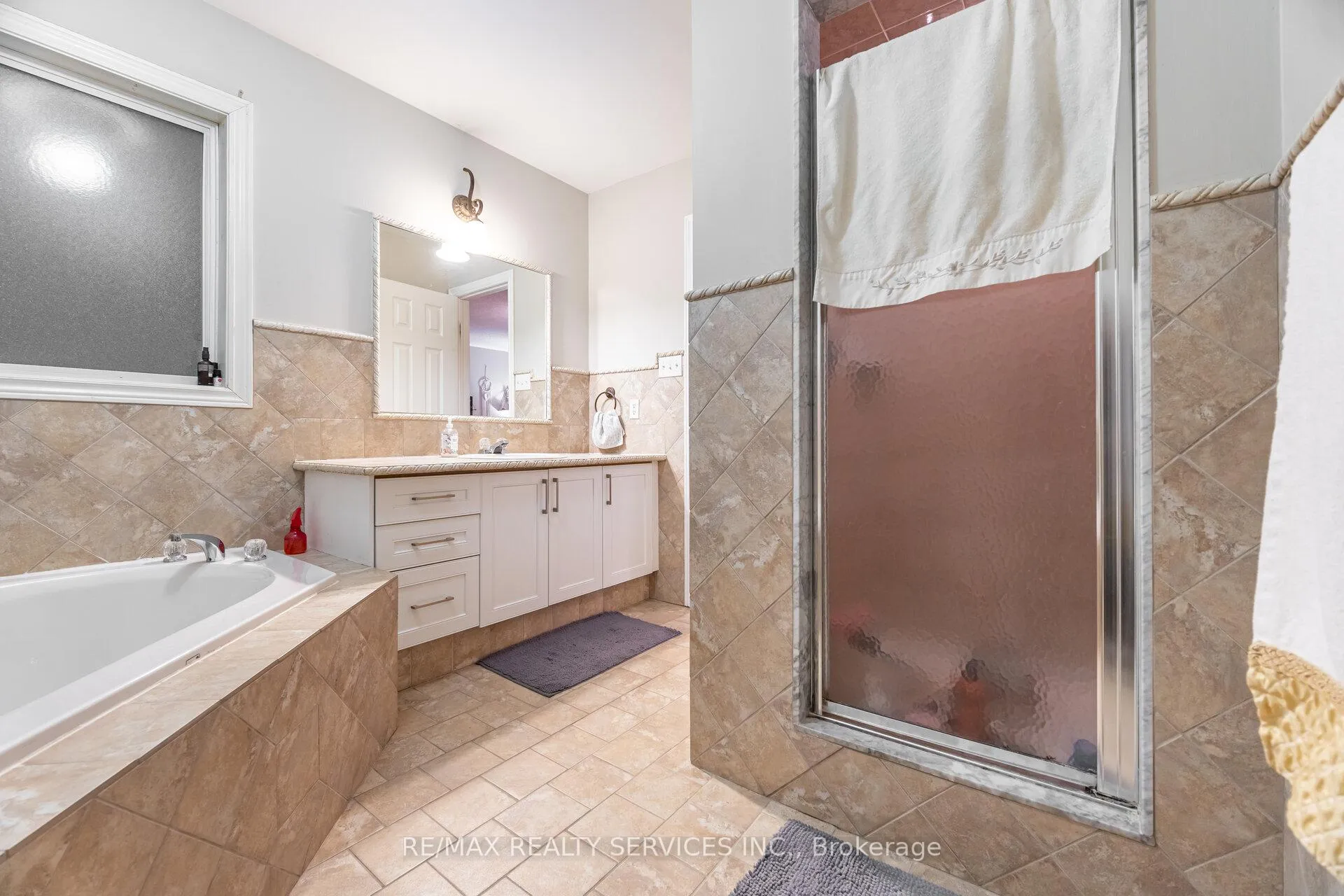 Photo 27 of 13 Emily Carr Crescent, Caledon, Bolton West — HOMEH