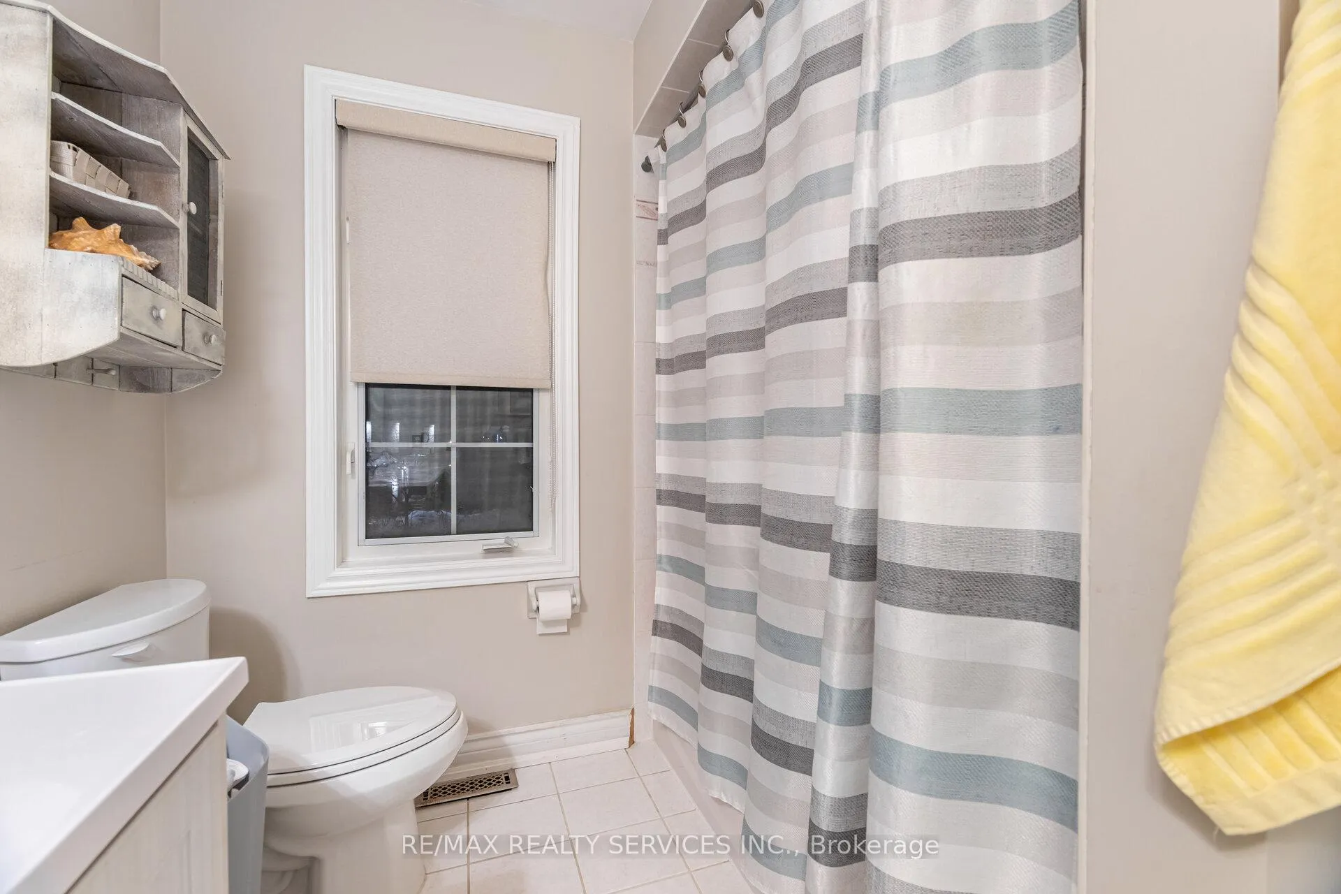 Photo 36 of 13 Emily Carr Crescent, Caledon, Bolton West — HOMEH