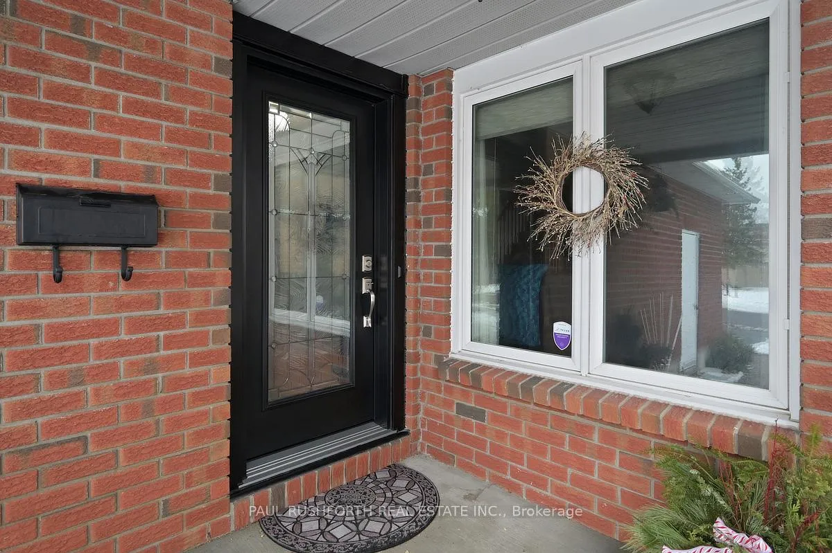 Photo 3 of 588 Pocono Crescent, Ottawa, Fallingbrook/Gardenway South — HOMEH