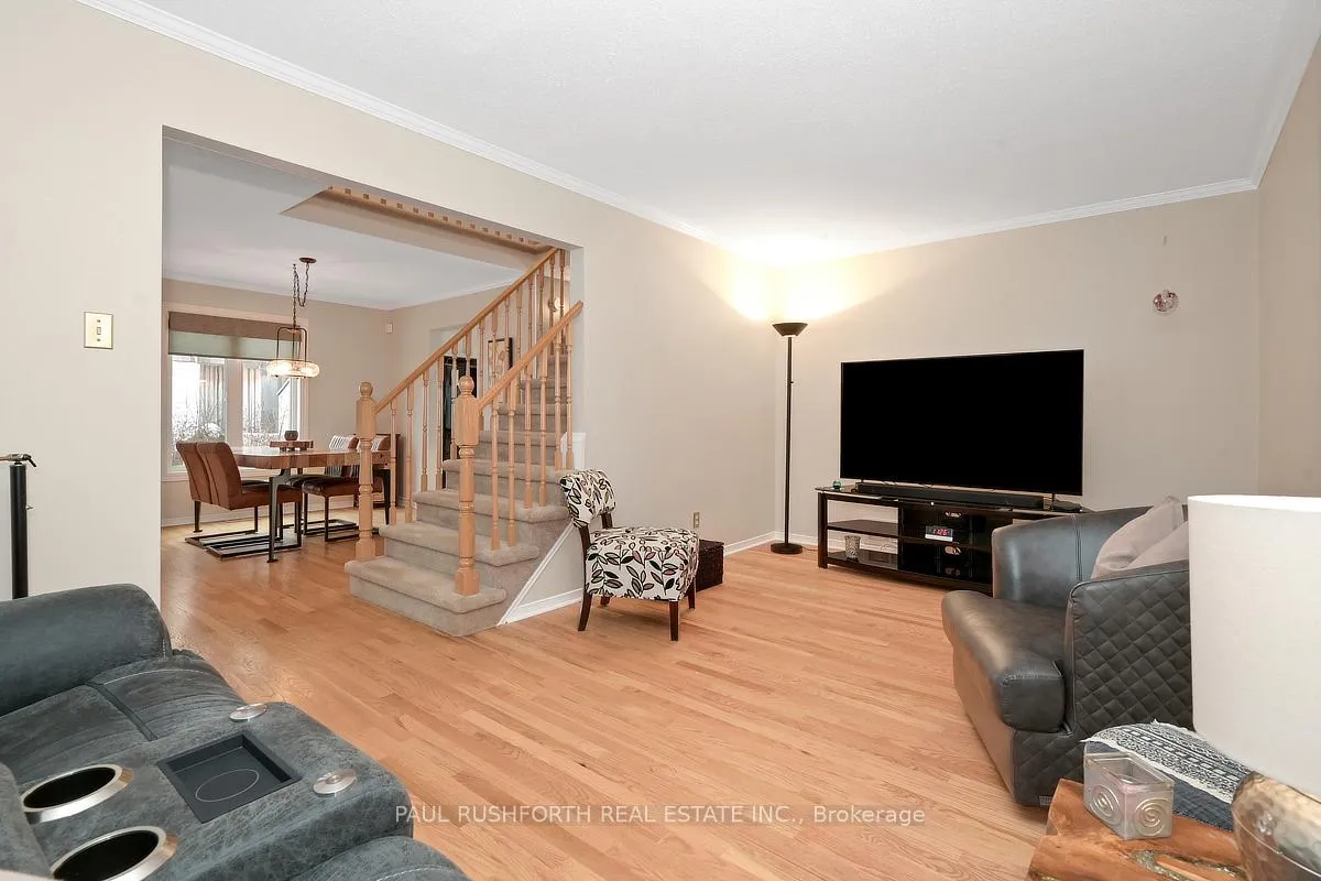 Photo 8 of 588 Pocono Crescent, Ottawa, Fallingbrook/Gardenway South — HOMEH