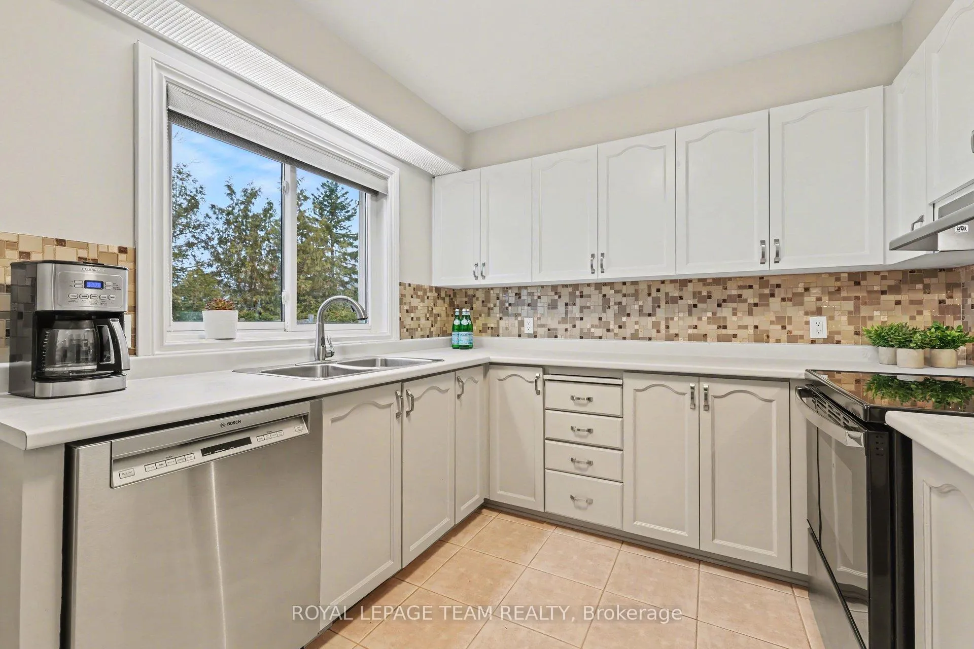 Photo 17 of 36 Fernbrook Place, Ottawa, Kanata - Emerald Meadows/Trailwest — HOMEH