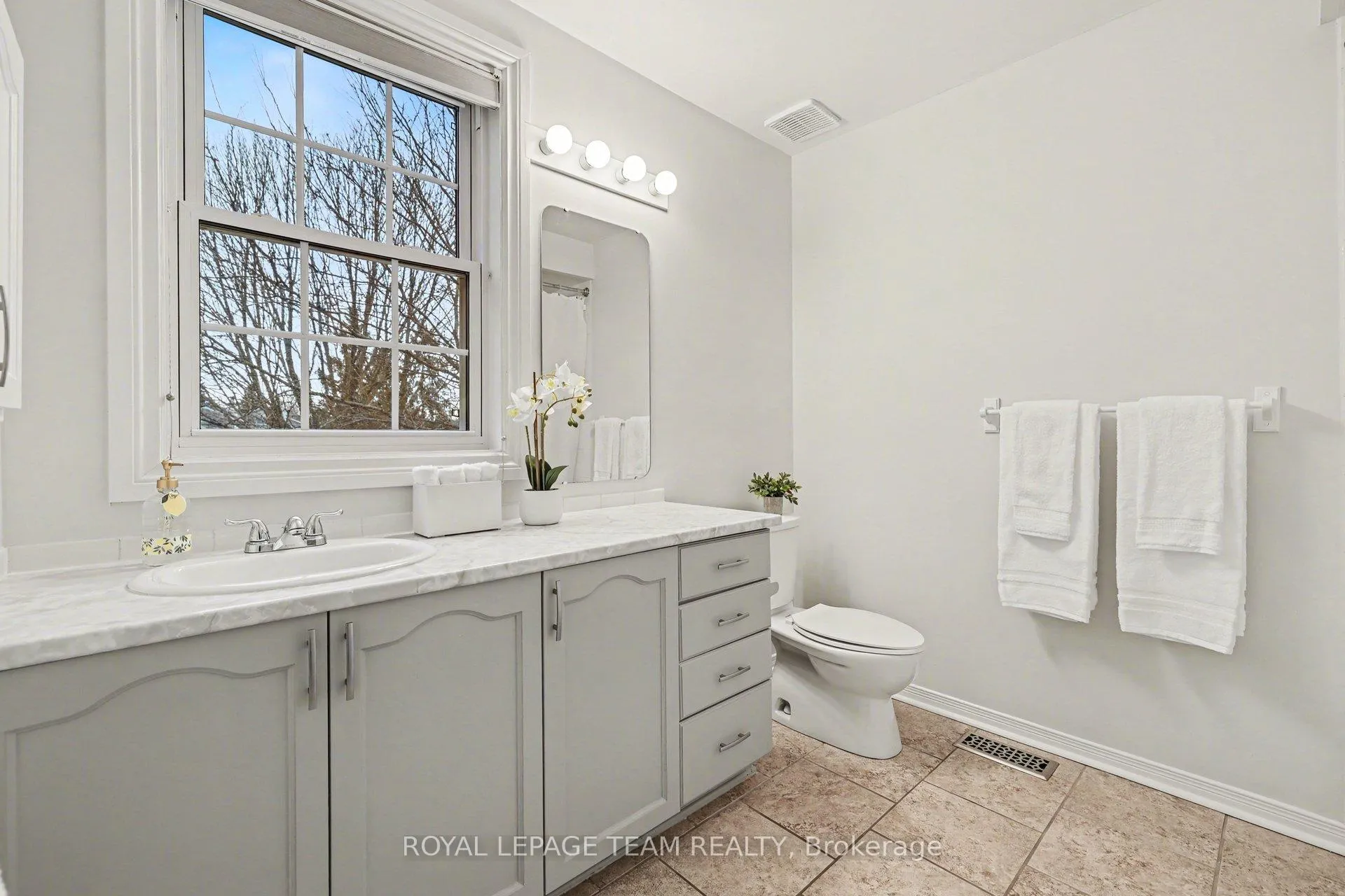 Photo 26 of 36 Fernbrook Place, Ottawa, Kanata - Emerald Meadows/Trailwest — HOMEH