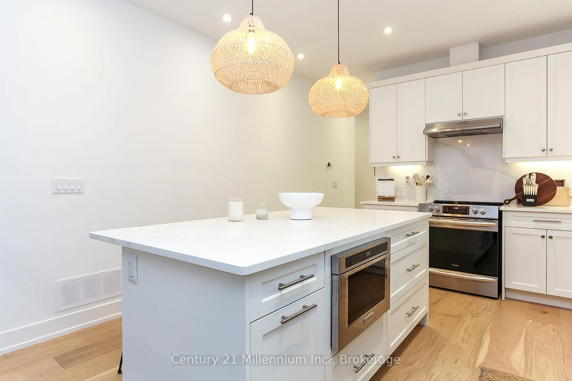 Photo 17 of 35 Linda Lane, Wasaga Beach — HOMEH
