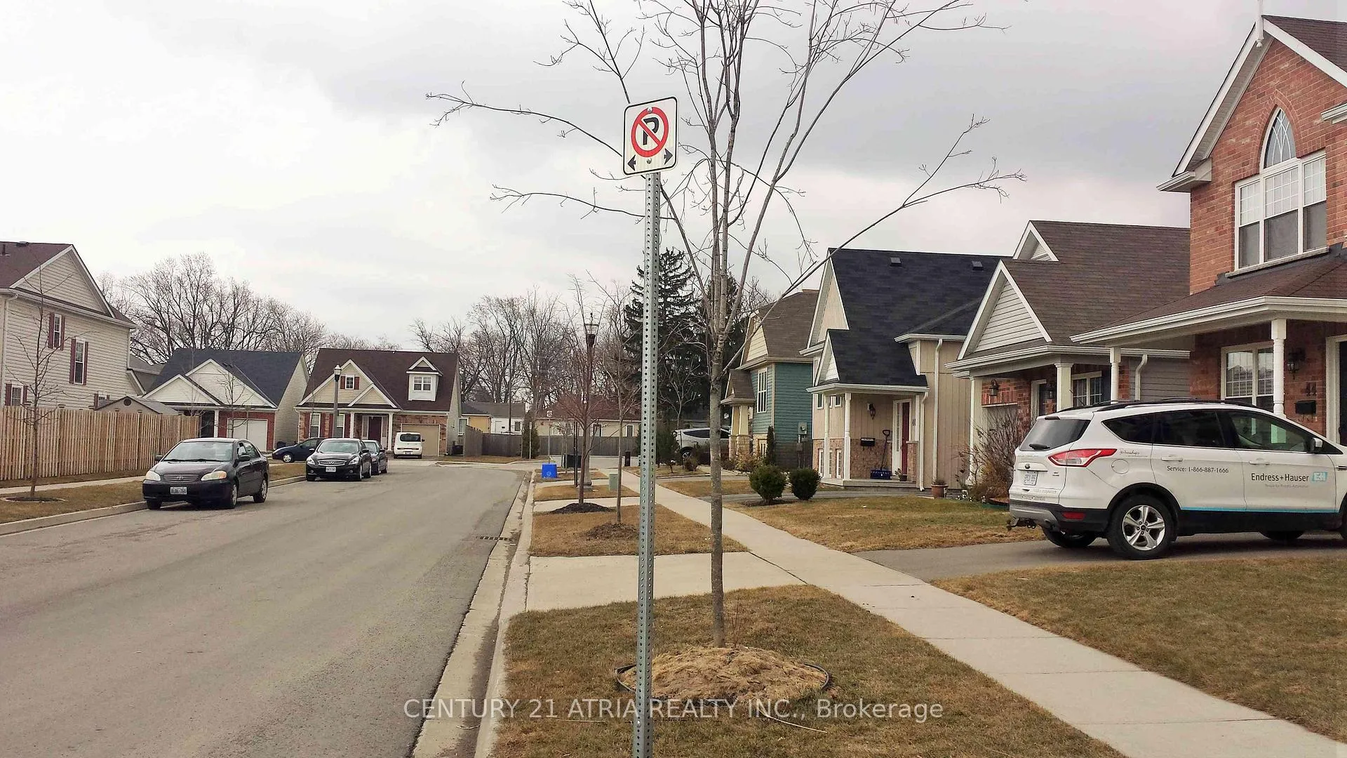 Photo 2 of 46 Chicory Crescent, St. Catharines, Haig — HOMEH