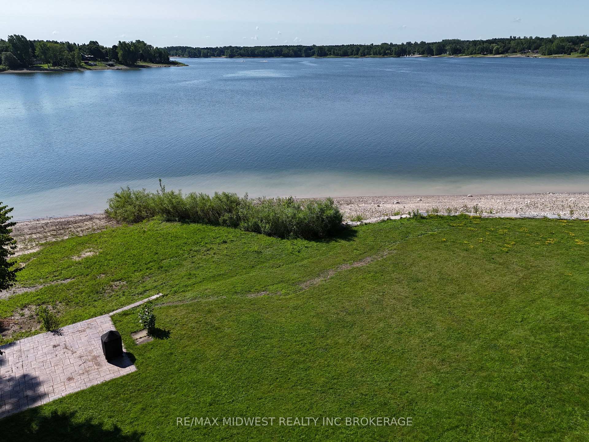 Photo 4 of 554 5 Road S, Mapleton, Rural Mapleton — HOMEH
