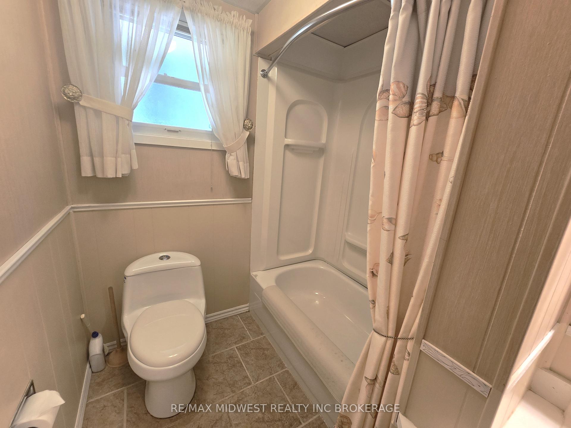 Photo 11 of 554 5 Road S, Mapleton, Rural Mapleton — HOMEH