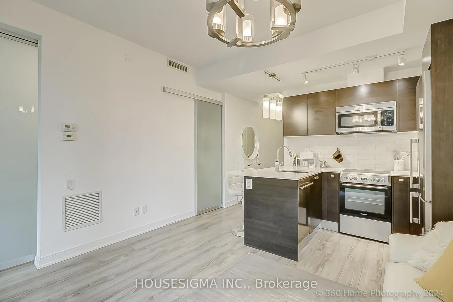 Photo 4 of Unit 805, 42 Charles Street E, Toronto, Church-Yonge Corridor — HOMEH