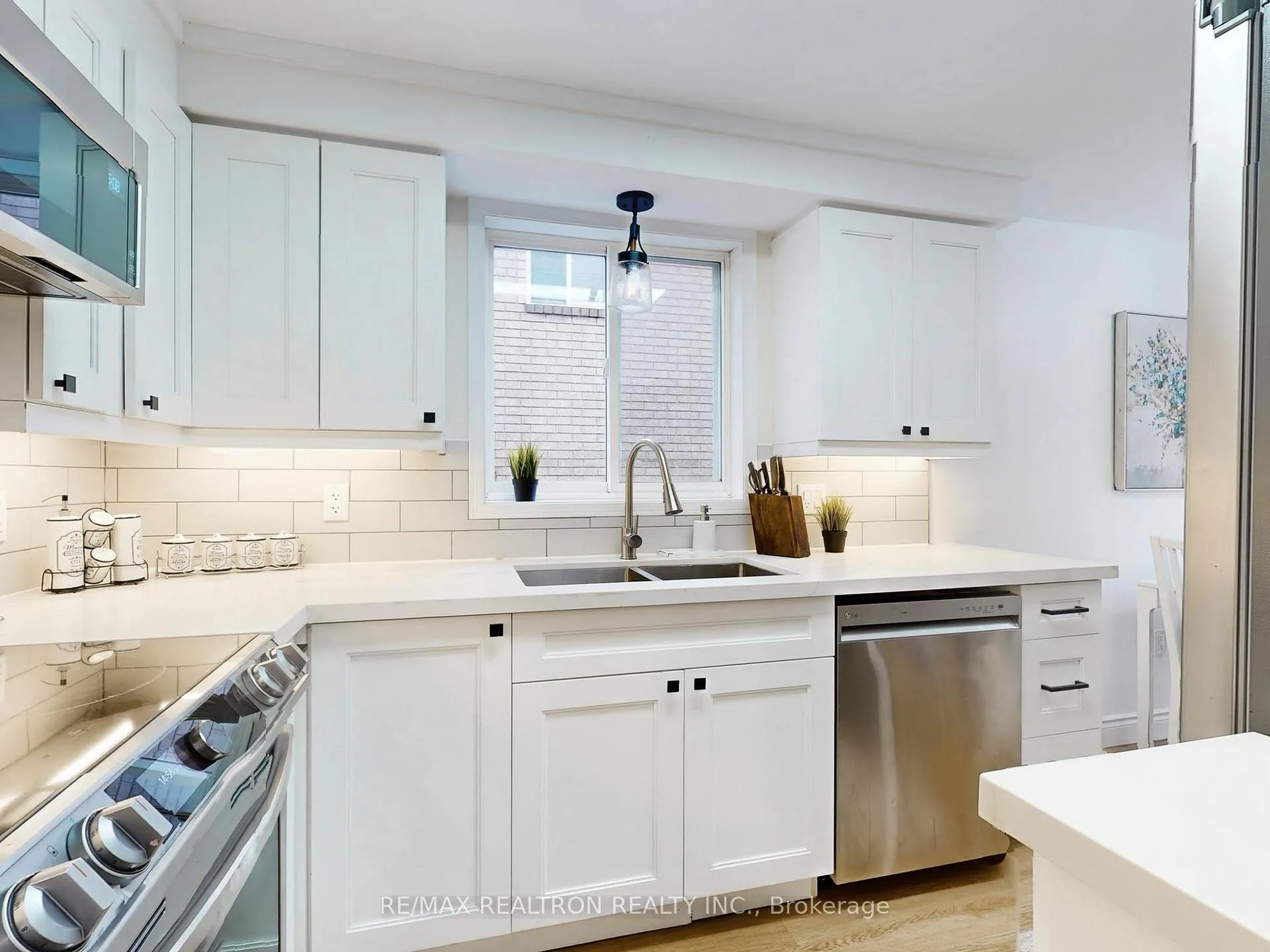 Photo 8 of 9 Booth Lane, Barrie, Painswick South — HOMEH