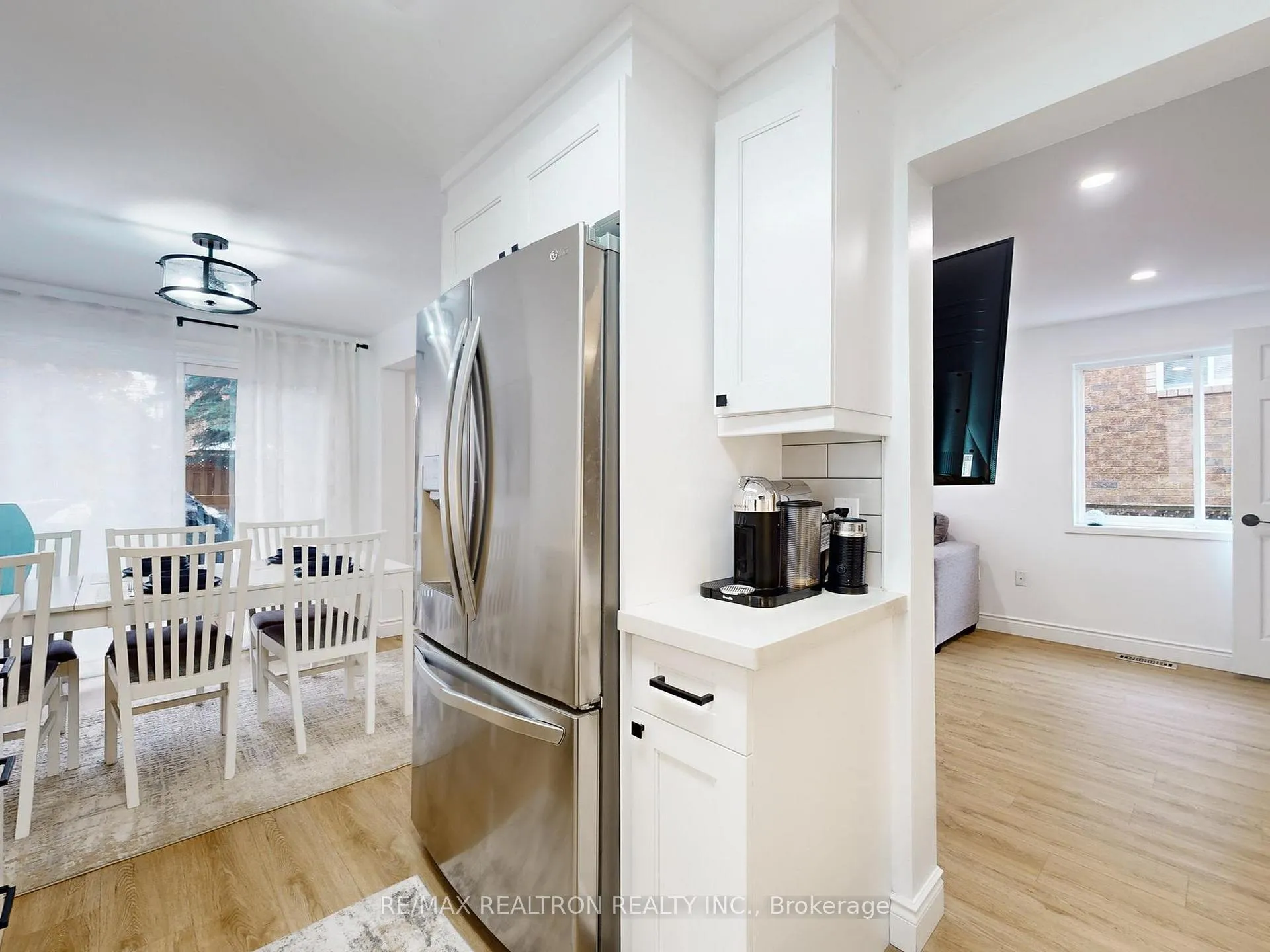 Photo 10 of 9 Booth Lane, Barrie, Painswick South — HOMEH