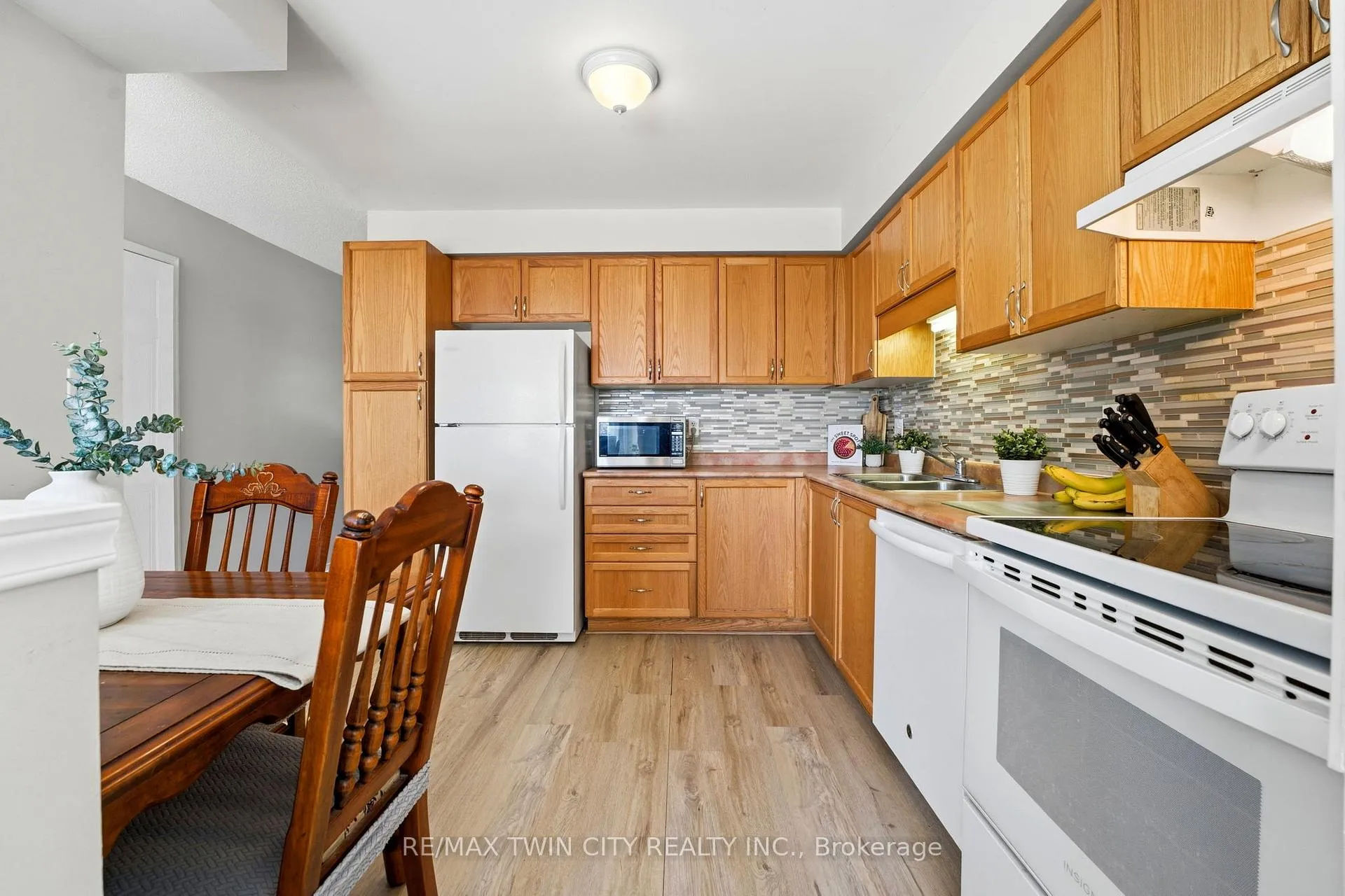 Photo 9 of Unit 101, 1155 Gordon Street, Guelph, Kortright West — HOMEH