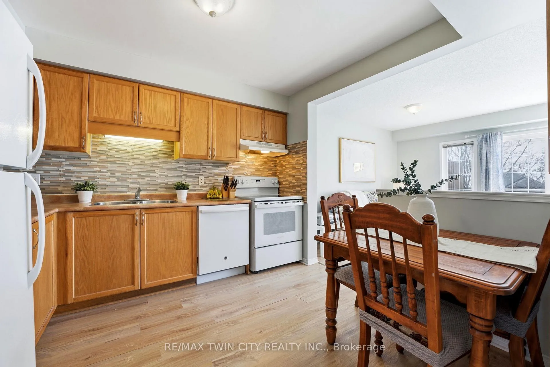 Photo 10 of Unit 101, 1155 Gordon Street, Guelph, Kortright West — HOMEH