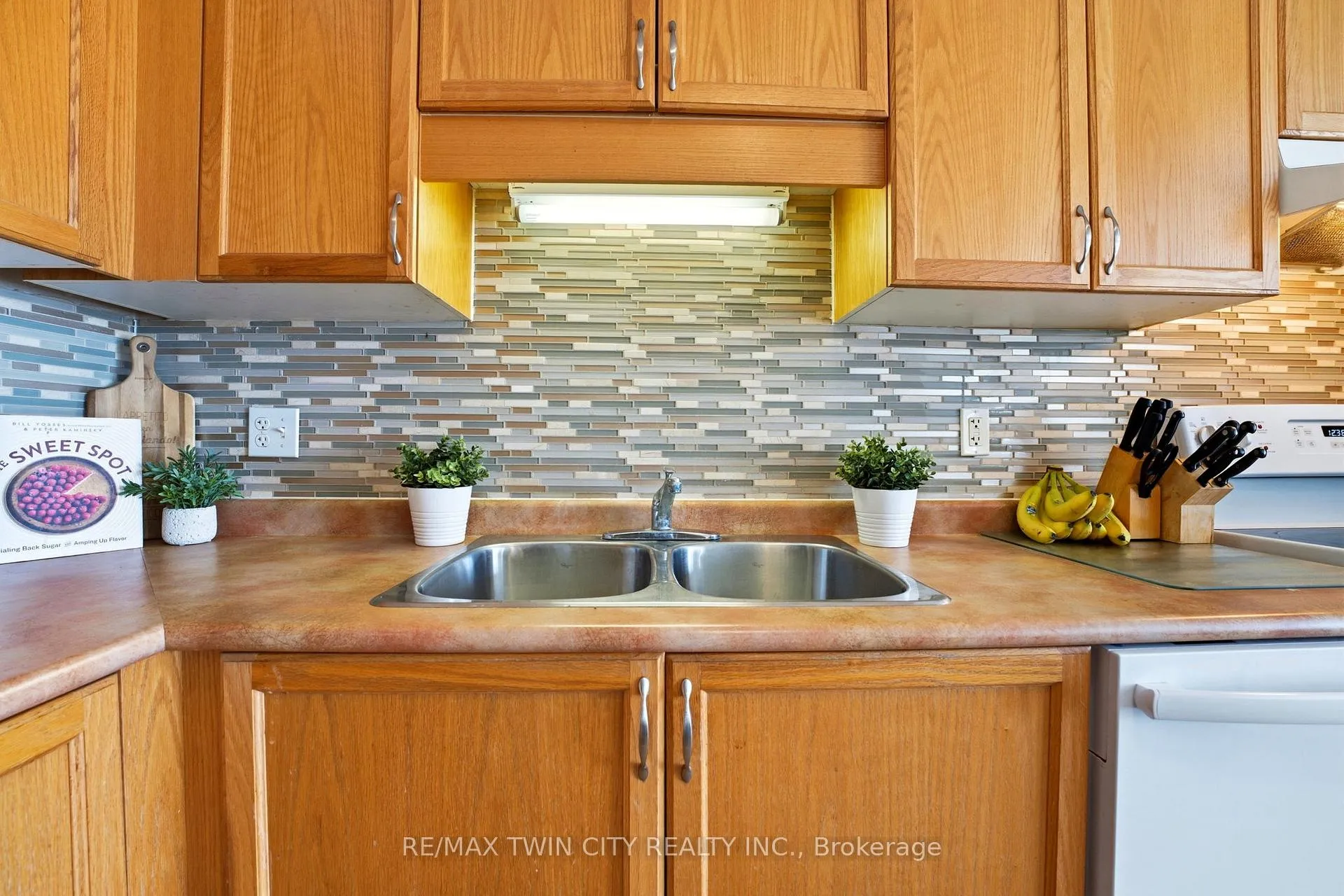 Photo 12 of Unit 101, 1155 Gordon Street, Guelph, Kortright West — HOMEH