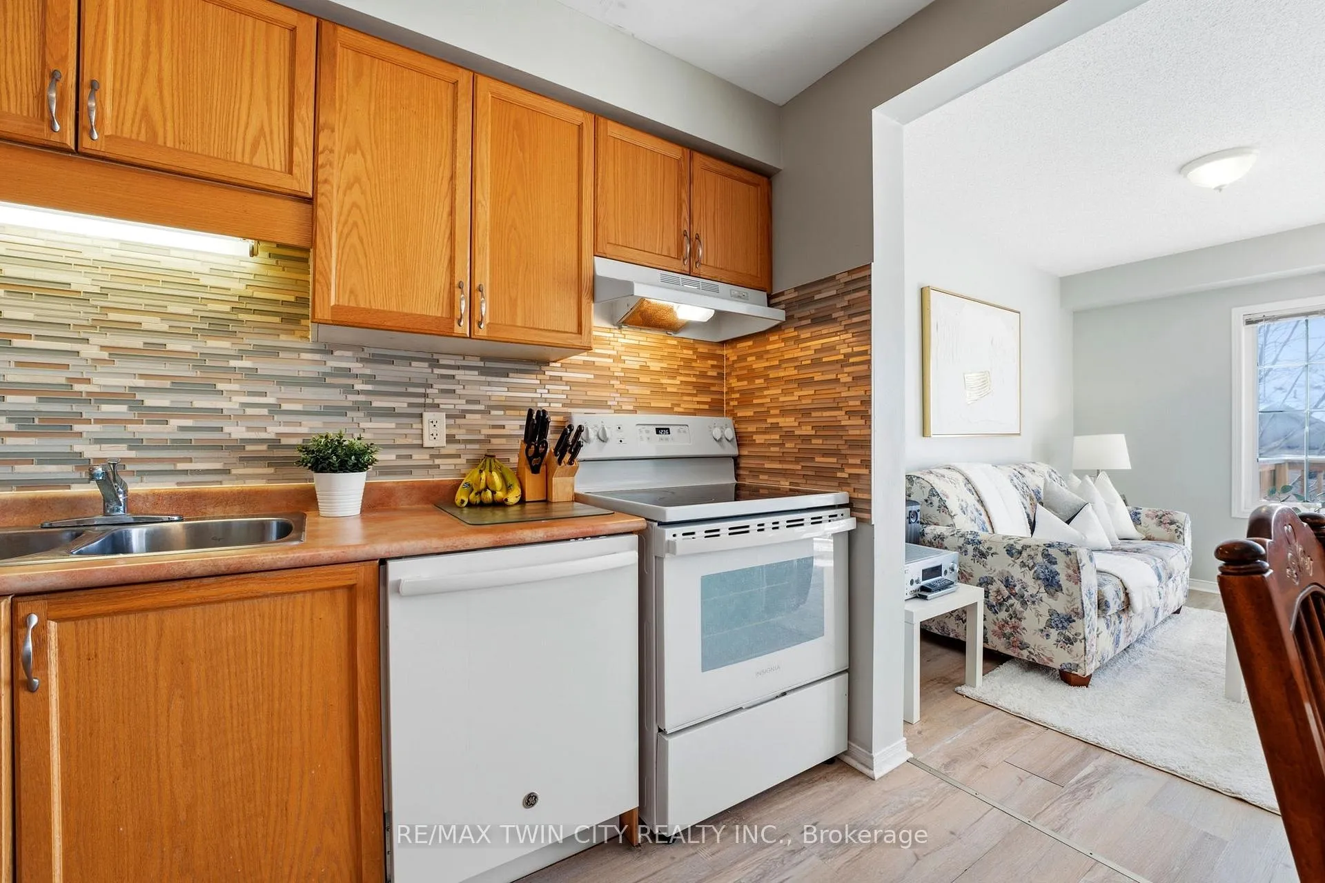 Photo 13 of Unit 101, 1155 Gordon Street, Guelph, Kortright West — HOMEH