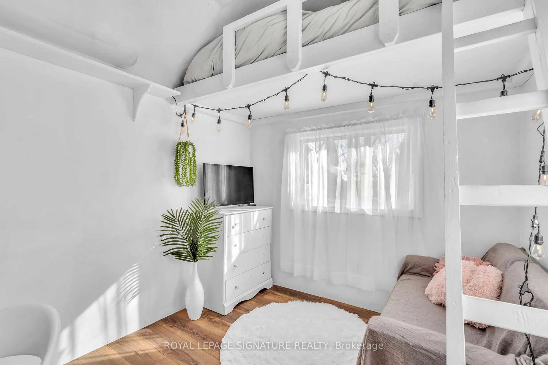 Photo 13 of 87 Elgin Street, Orillia — HOMEH