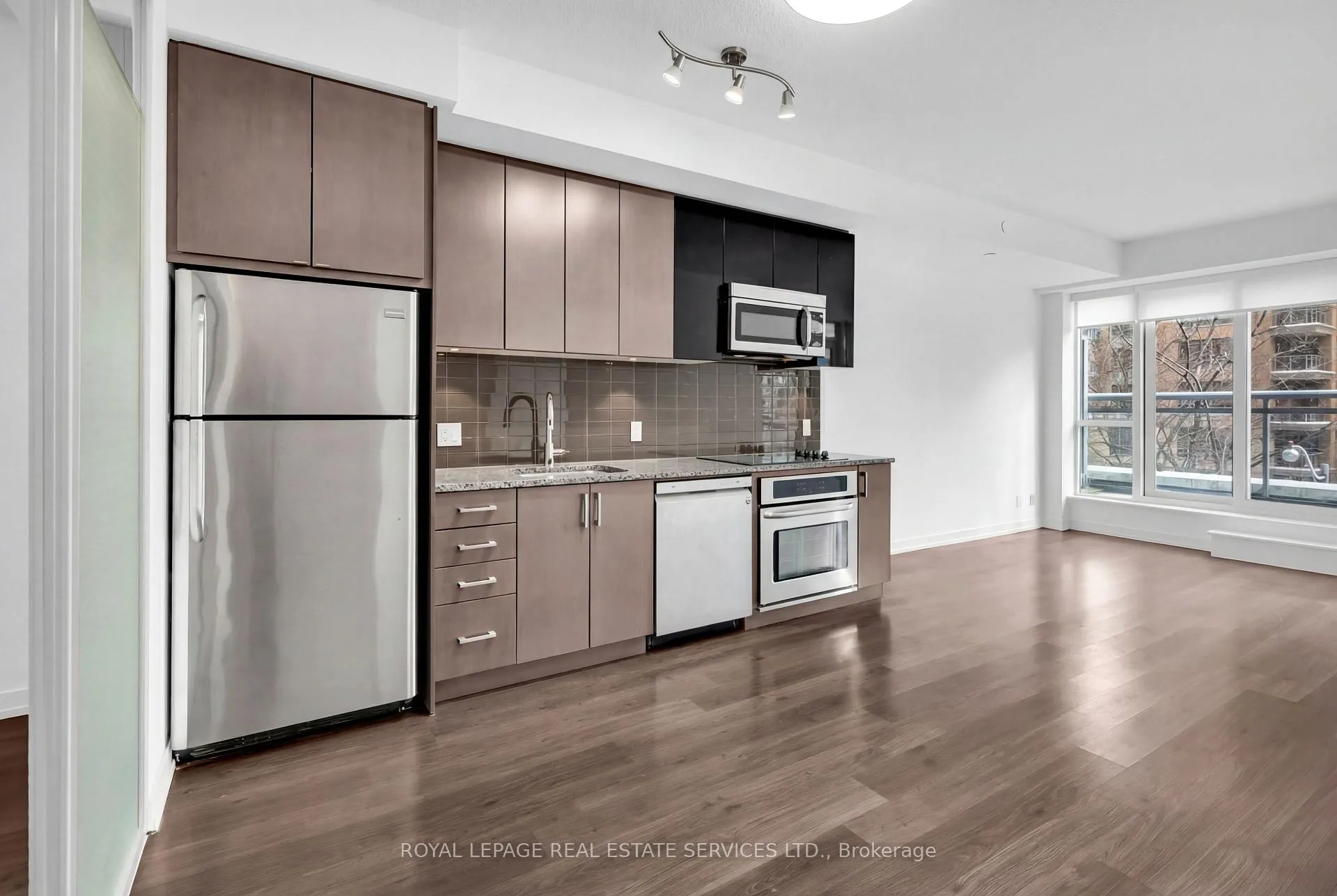 Photo 4 of Unit 208, 98 Lillian Street, Toronto, Mount Pleasant West — HOMEH