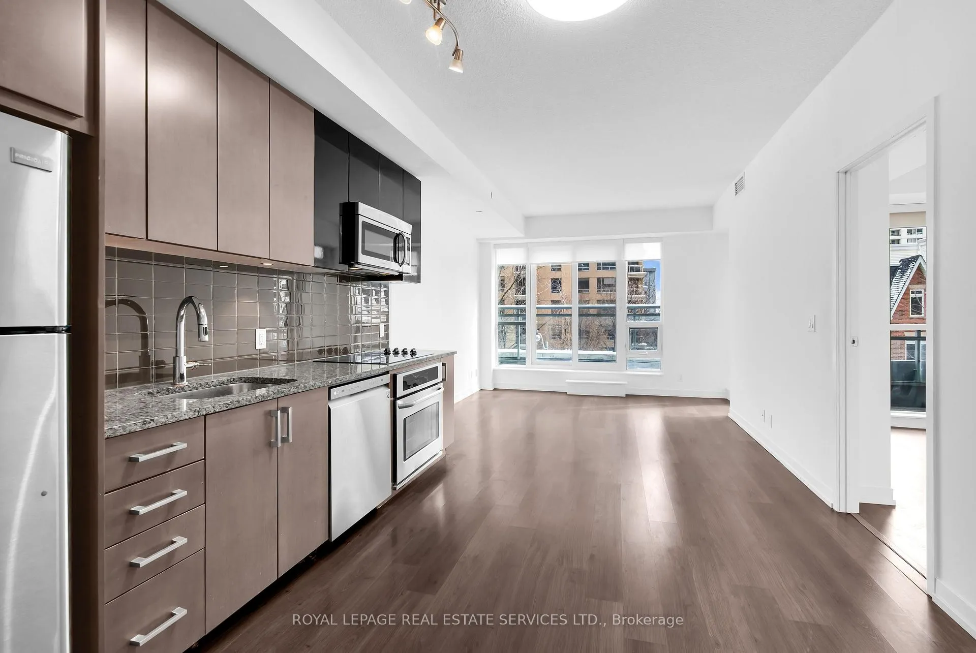 Photo 6 of Unit 208, 98 Lillian Street, Toronto, Mount Pleasant West — HOMEH