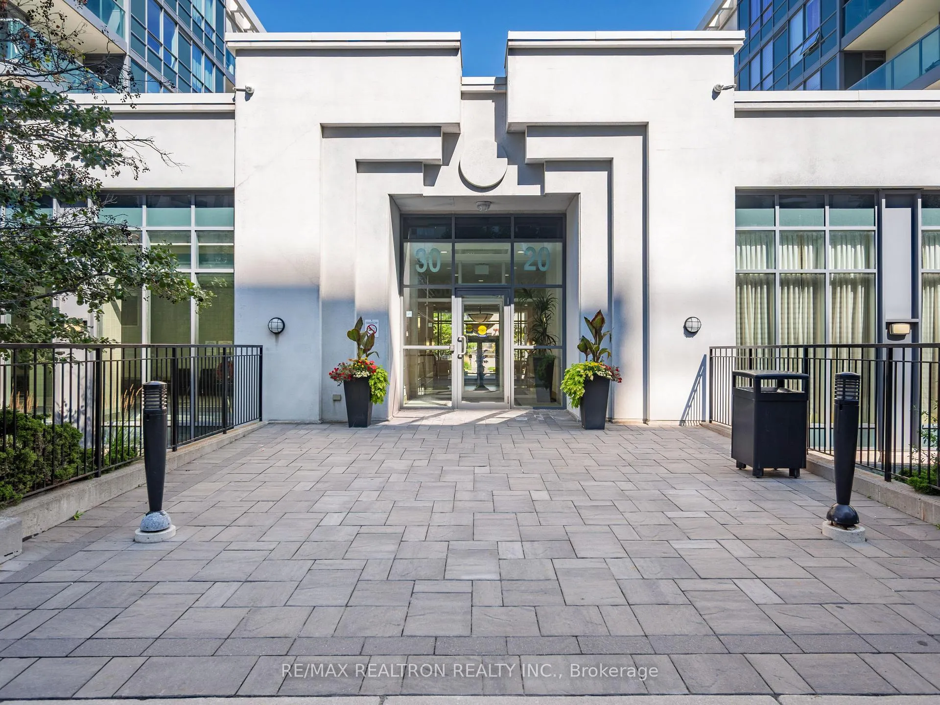 Front of Unit 1110, 20 North Park Road