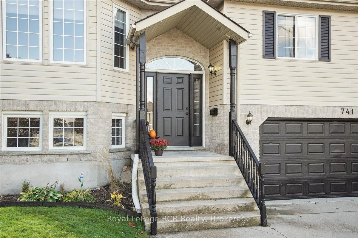 Photo 4 of 741 25th A Street E, Owen Sound — HOMEH