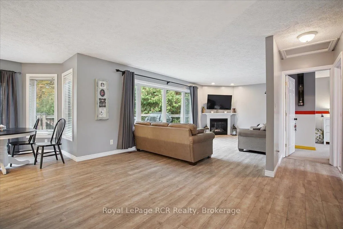 Photo 6 of 741 25th A Street E, Owen Sound — HOMEH