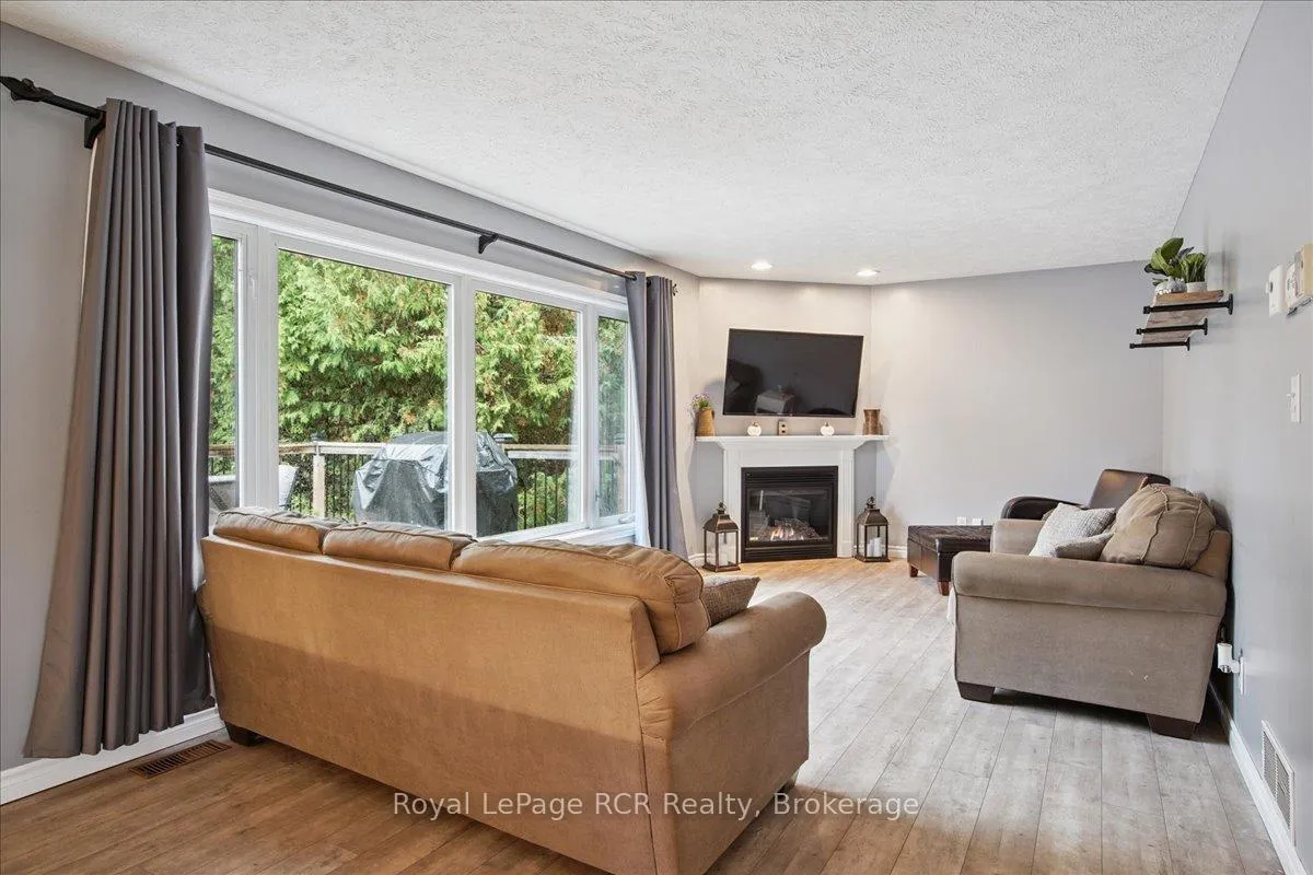 Photo 7 of 741 25th A Street E, Owen Sound — HOMEH