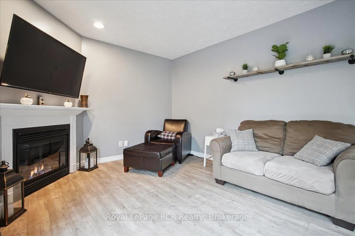 Photo 8 of 741 25th A Street E, Owen Sound — HOMEH
